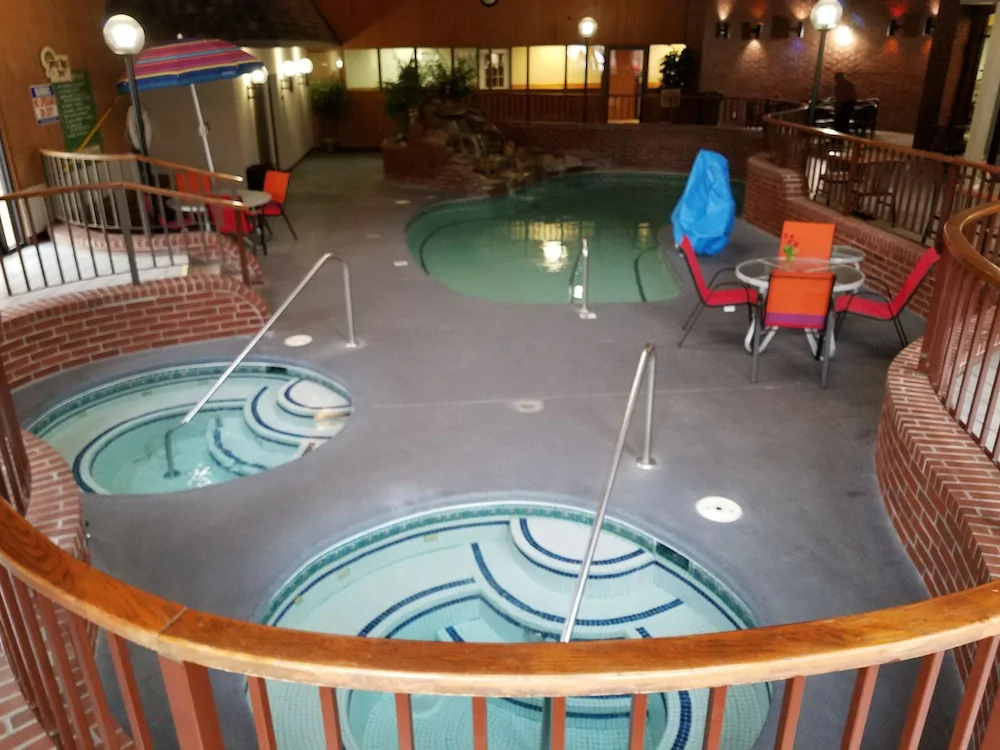 Apple Tree Inn and Suites