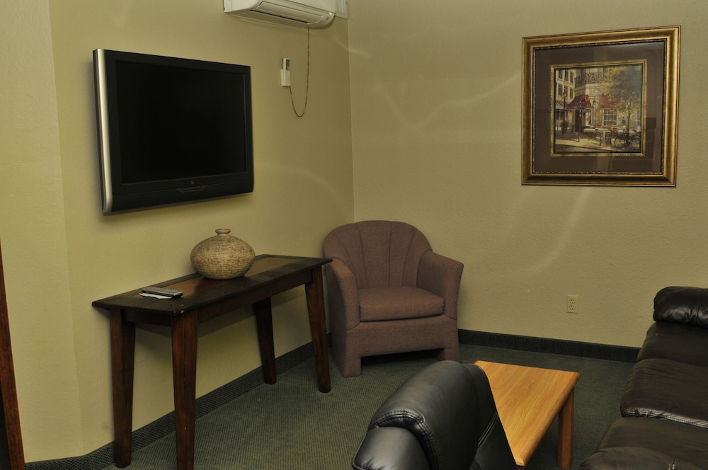 Apple Tree Inn and Suites