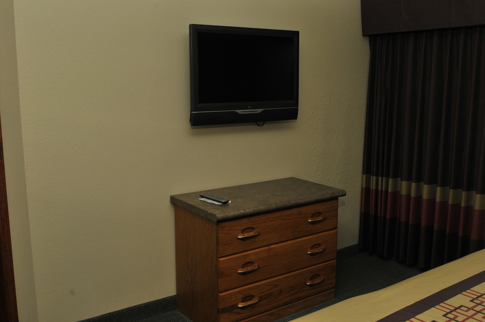 Apple Tree Inn and Suites