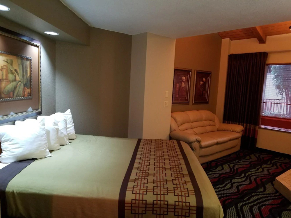 Apple Tree Inn and Suites