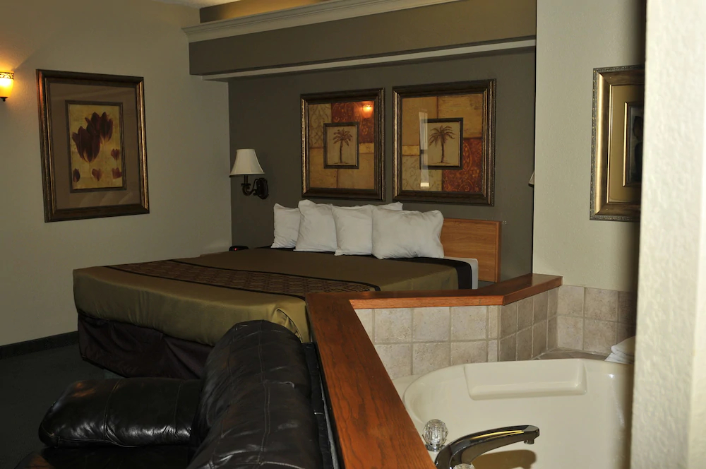 Apple Tree Inn and Suites