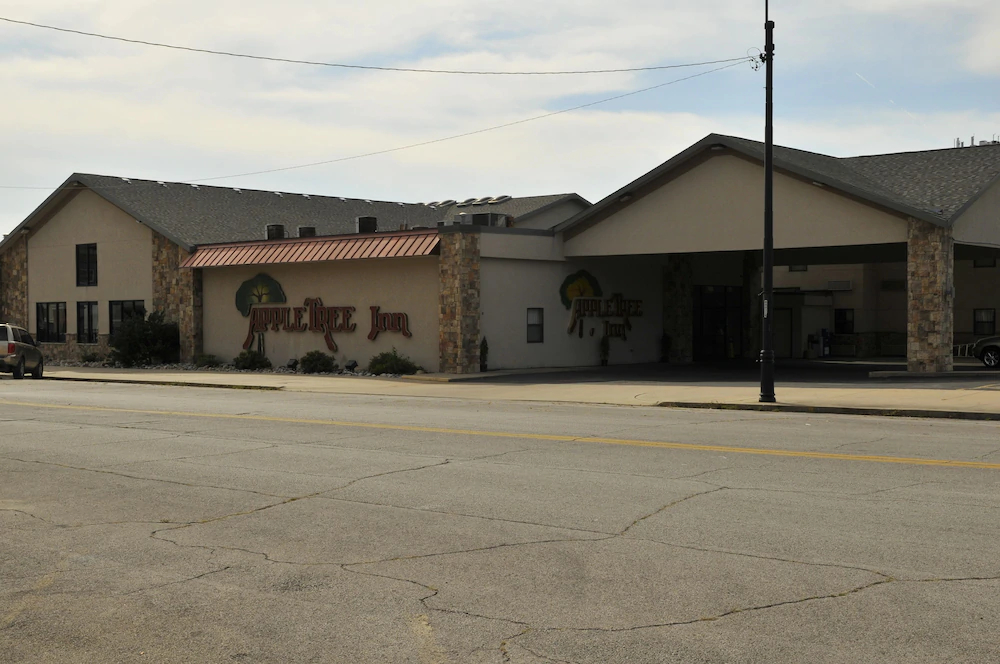 Apple Tree Inn and Suites