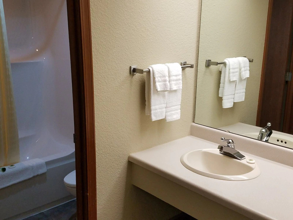 Apple Tree Inn and Suites