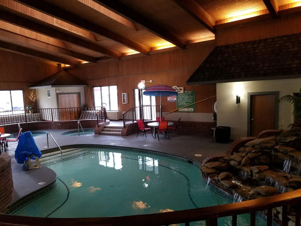 Apple Tree Inn and Suites