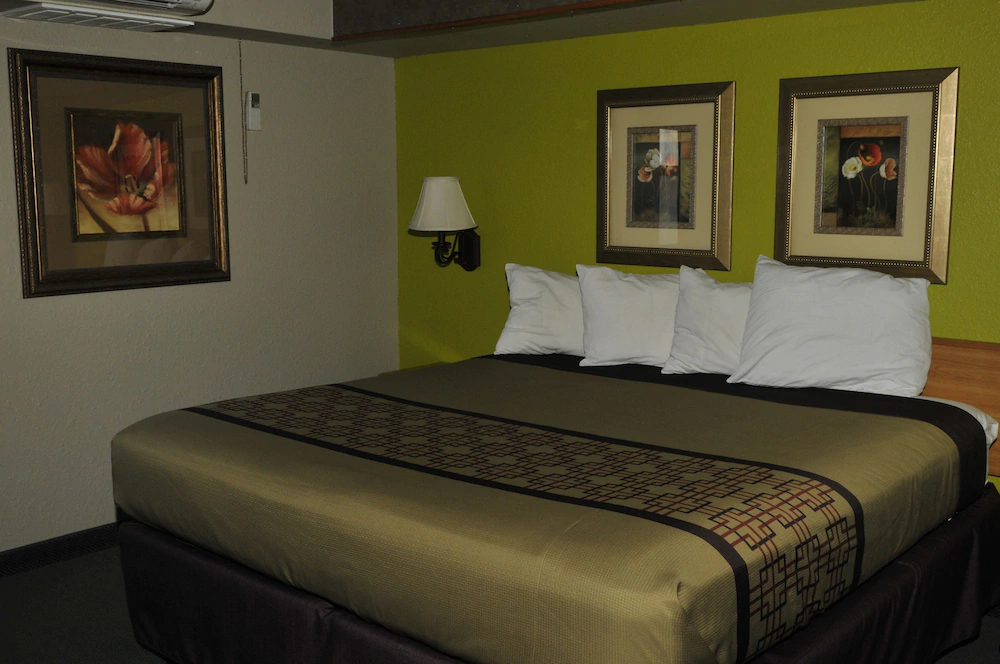 Apple Tree Inn and Suites