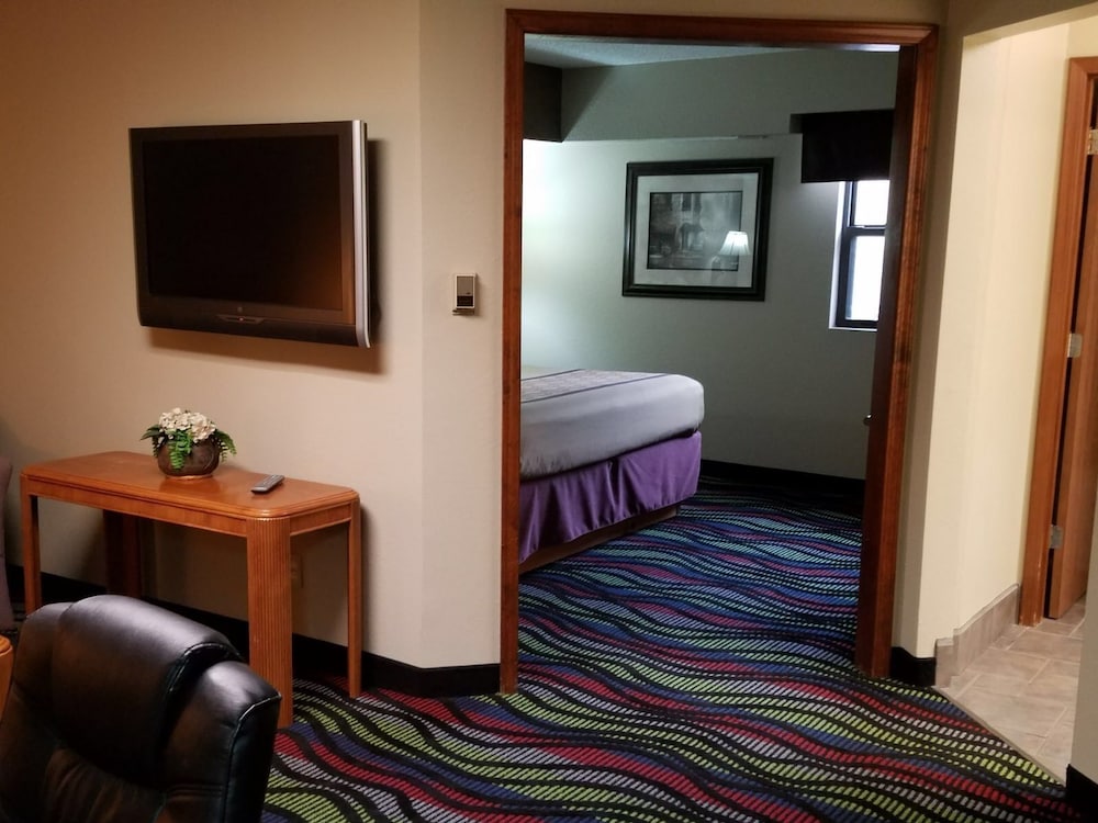 Apple Tree Inn and Suites