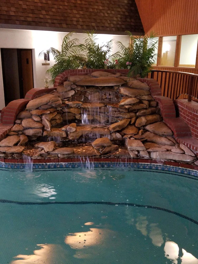Apple Tree Inn and Suites