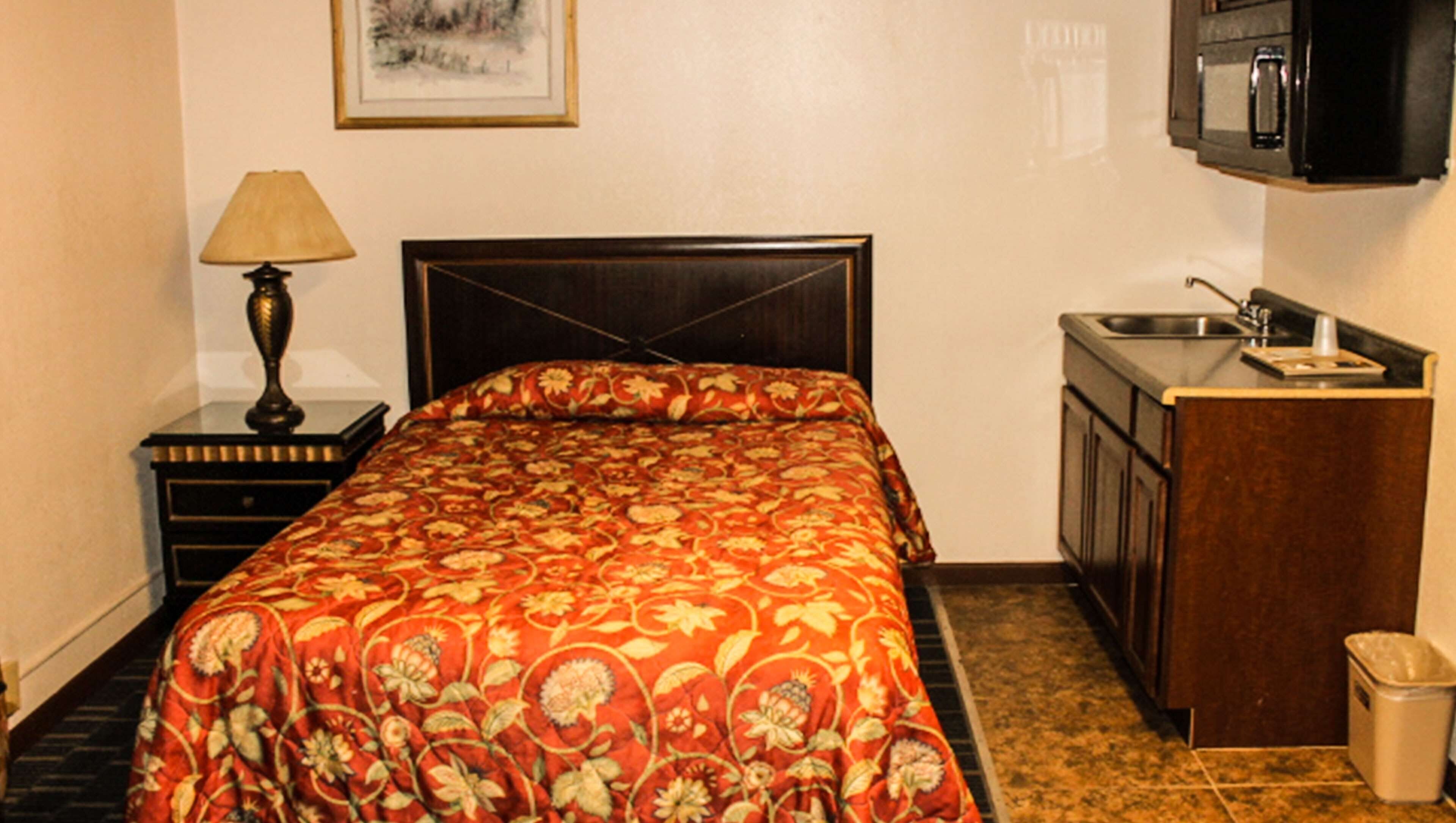 Budget Host Golden Wheat Motel