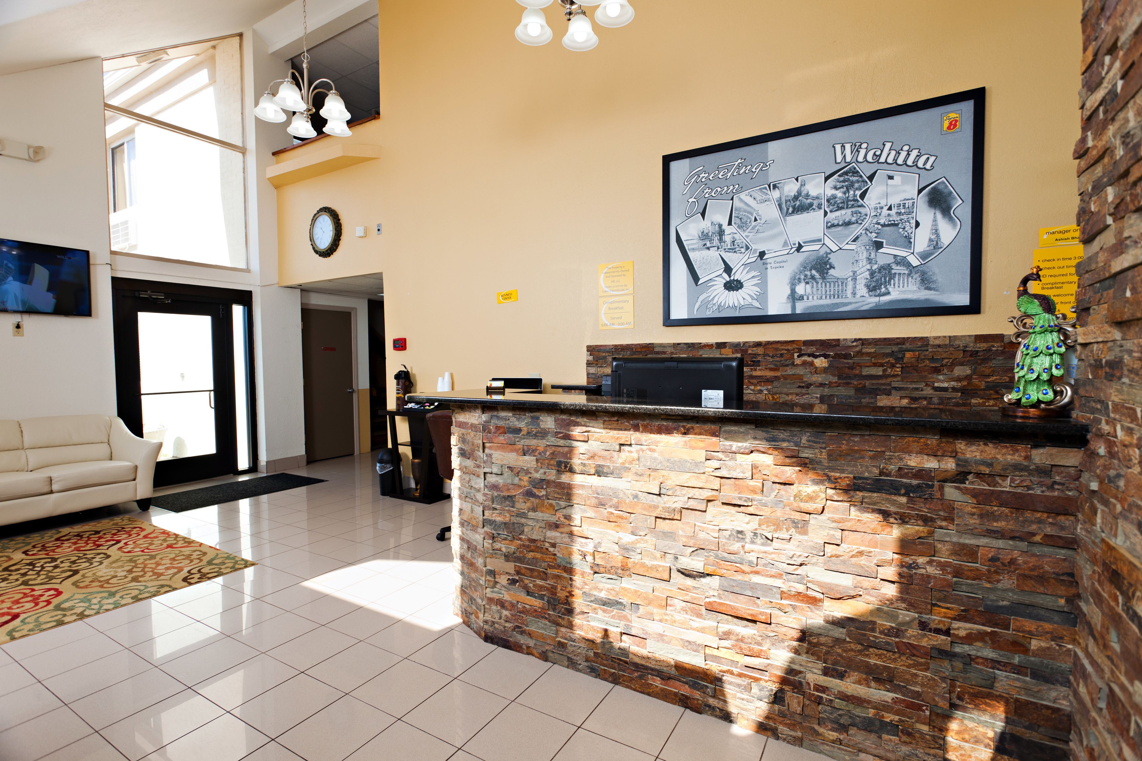 Super 8 by Wyndham Wichita Airport
