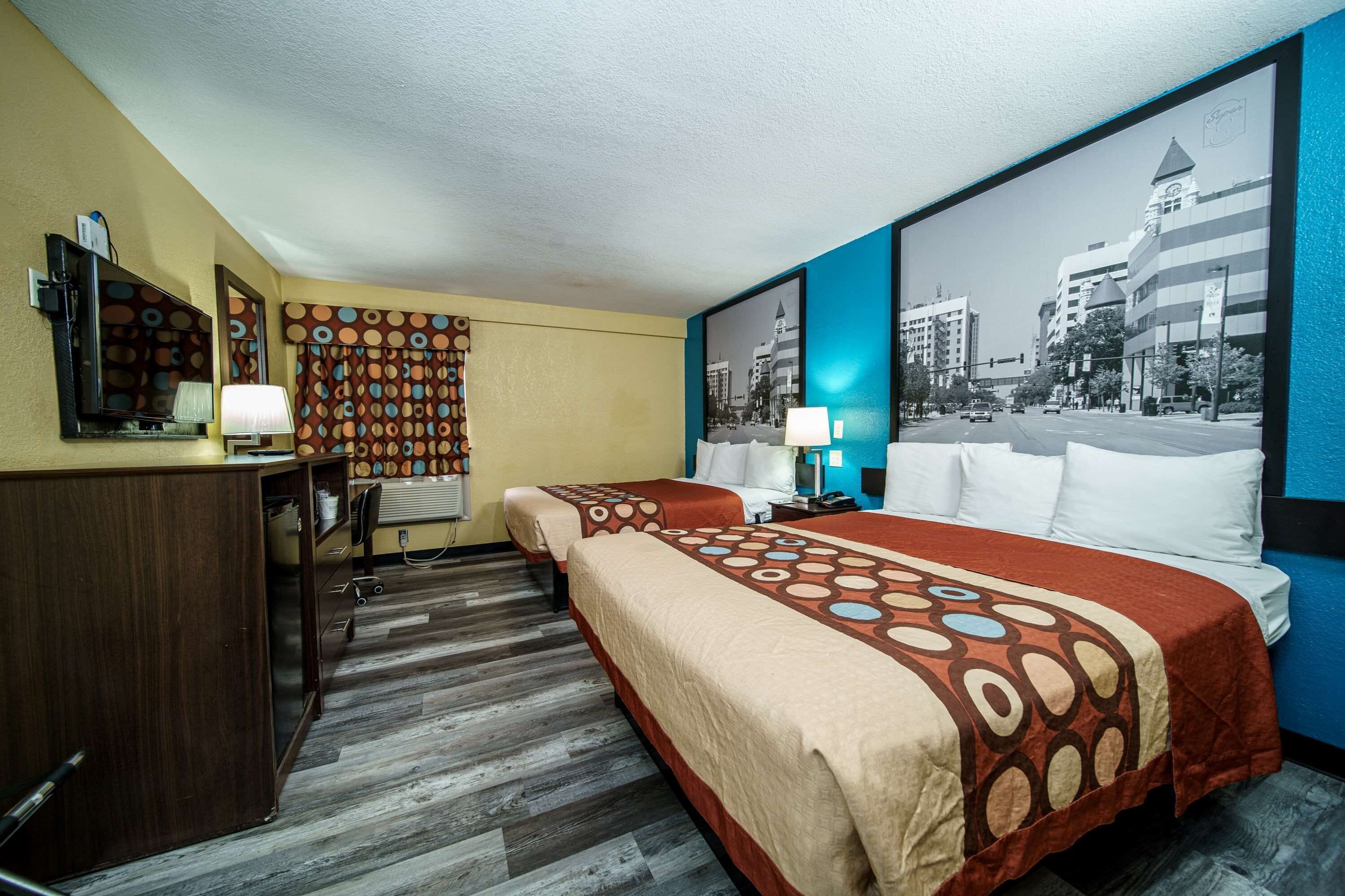 Super 8 by Wyndham Wichita Airport