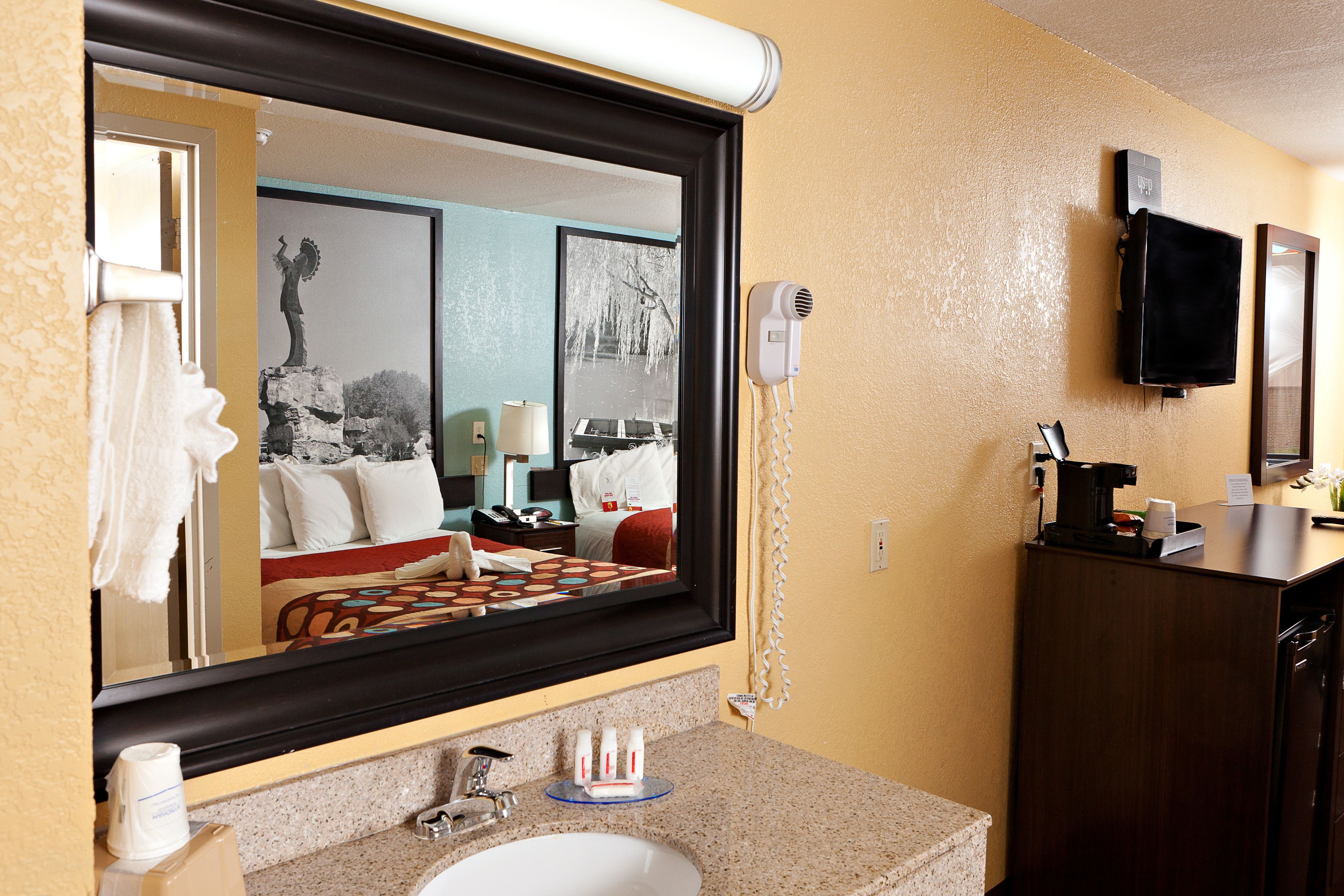 Super 8 by Wyndham Wichita Airport