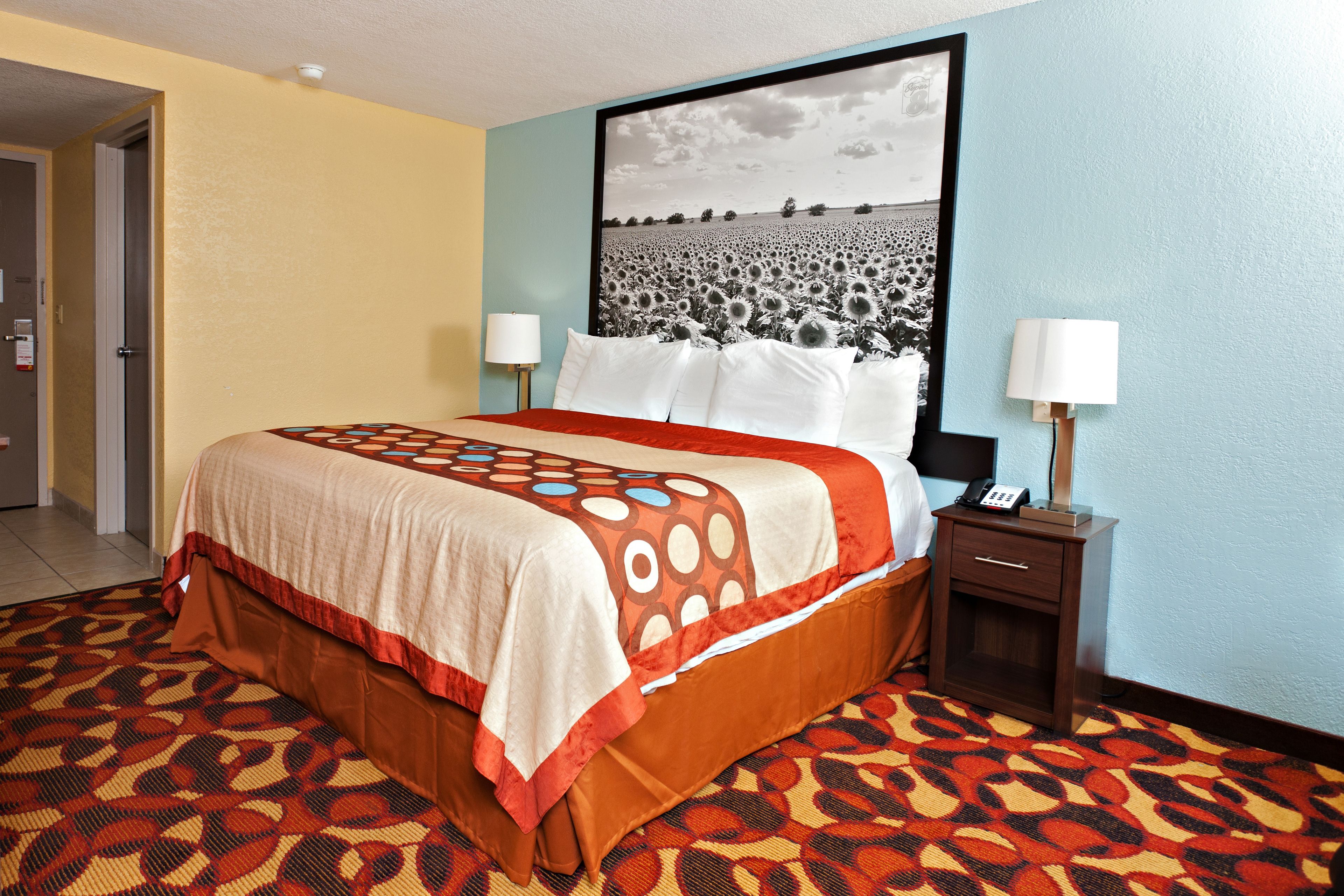 Super 8 by Wyndham Wichita Airport