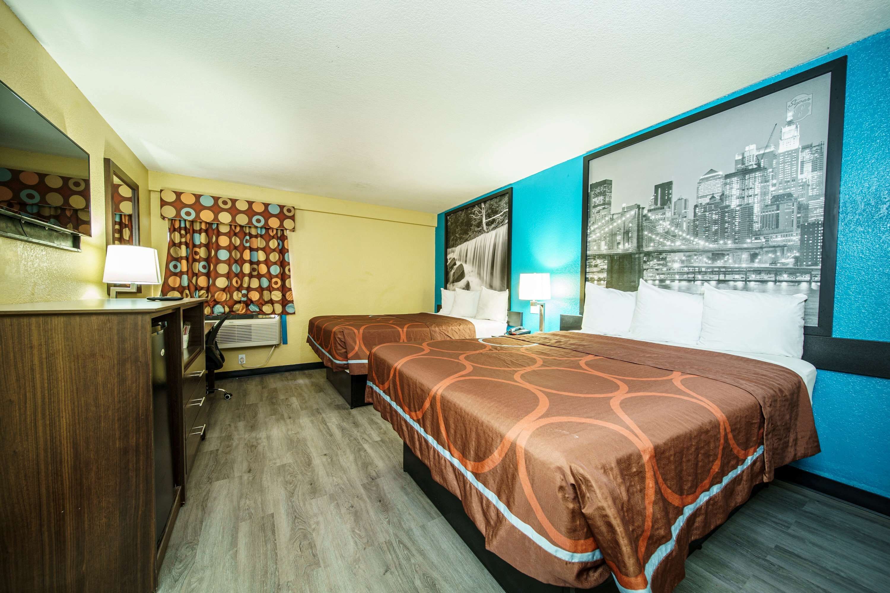 Super 8 by Wyndham Wichita Airport