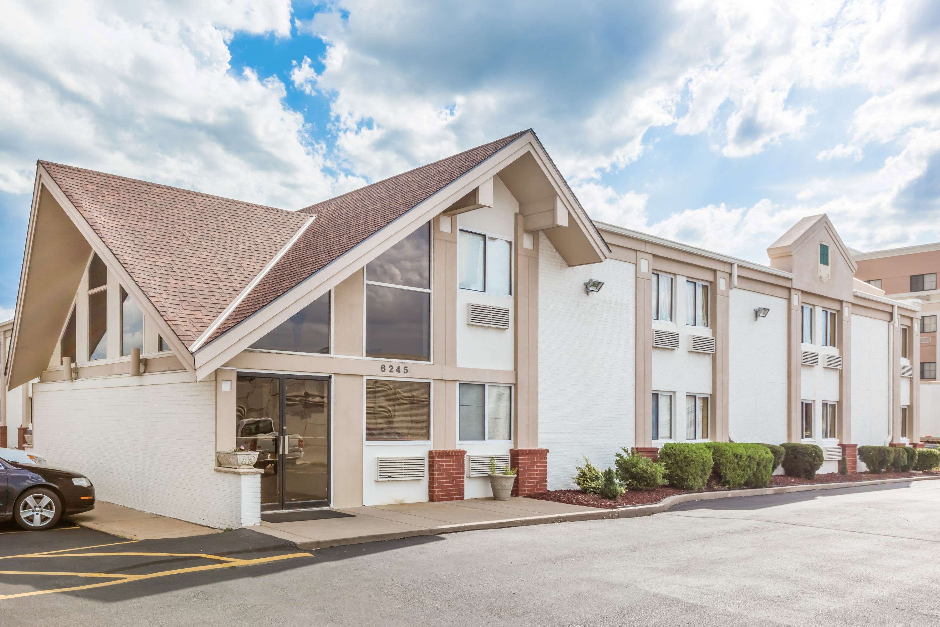 Super 8 by Wyndham Wichita Airport