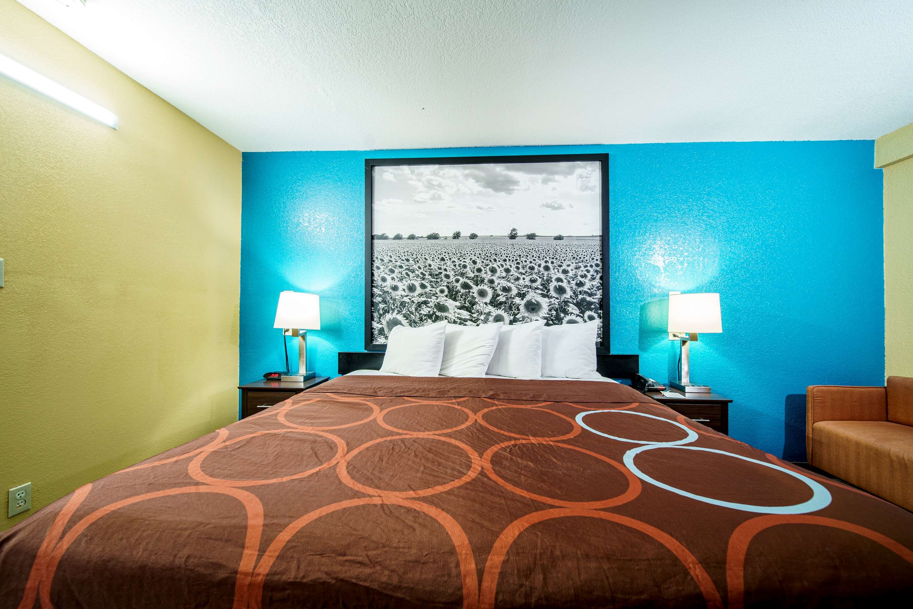 Super 8 by Wyndham Wichita Airport