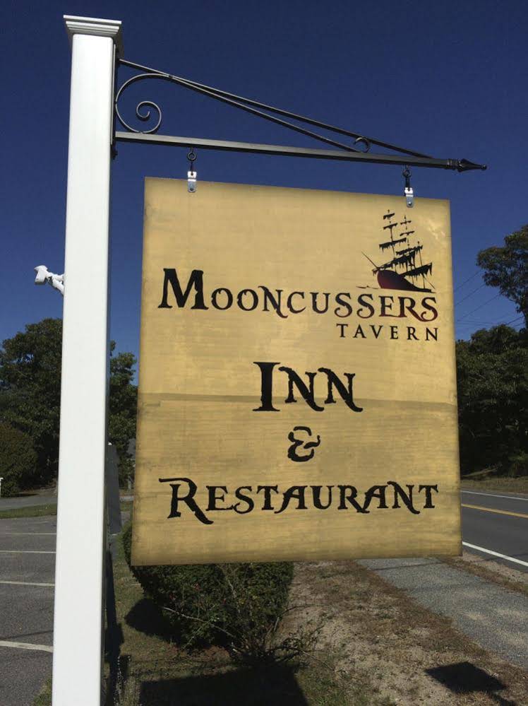 Mooncussers Tavern Inn & Restaurant