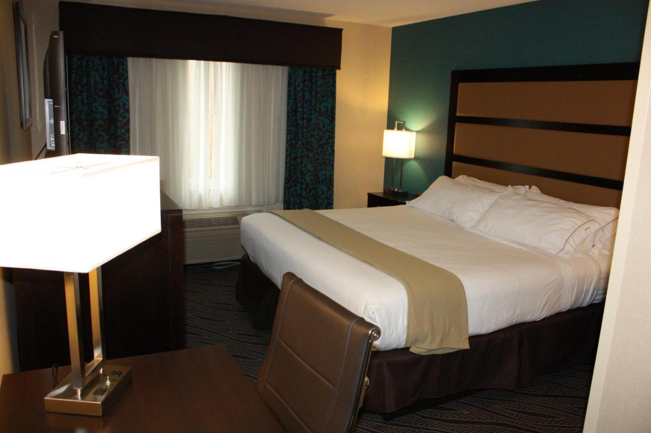 Holiday Inn Express Ludlow Chicopee Area