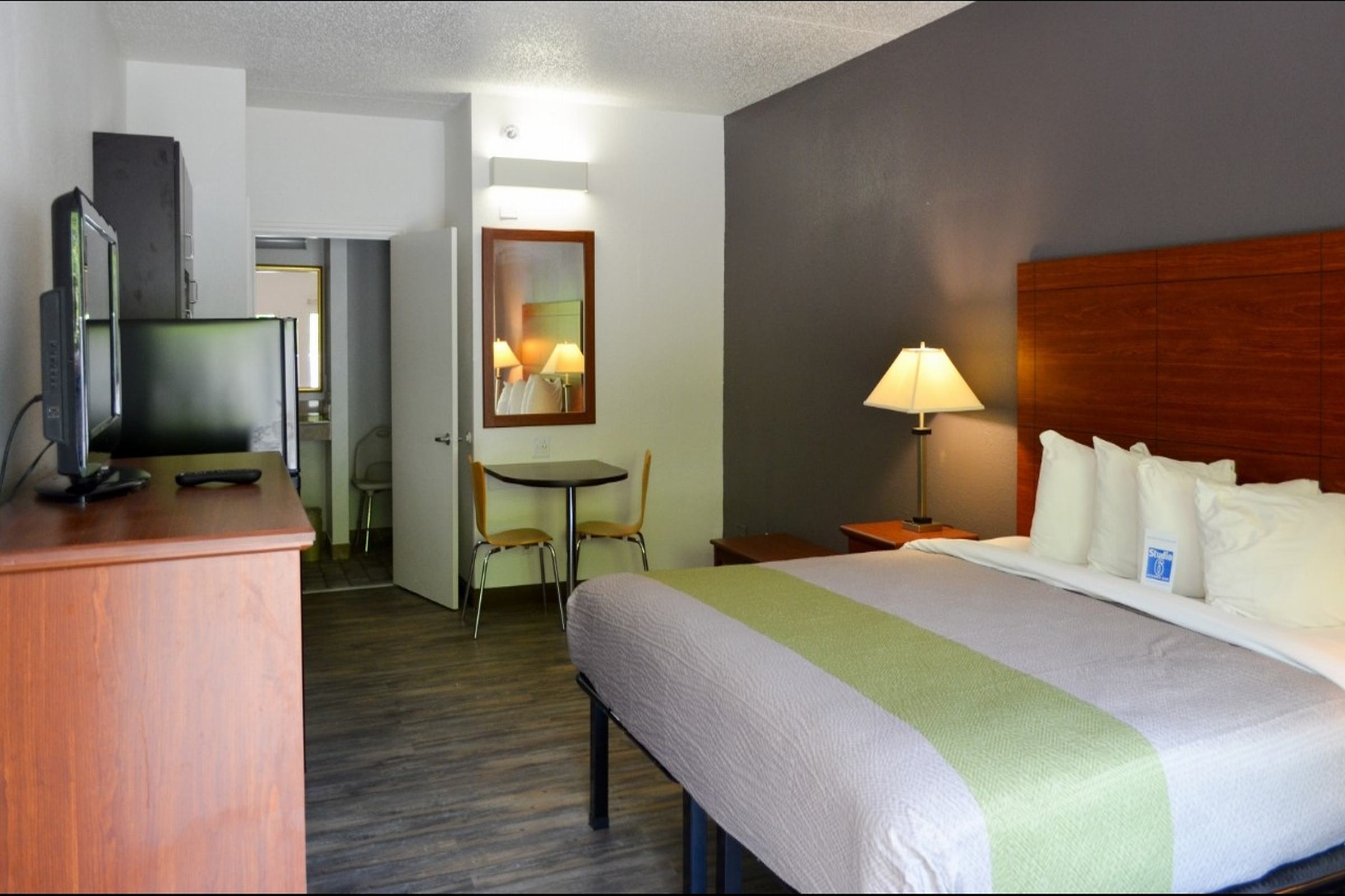 Studio 6 Chattanooga