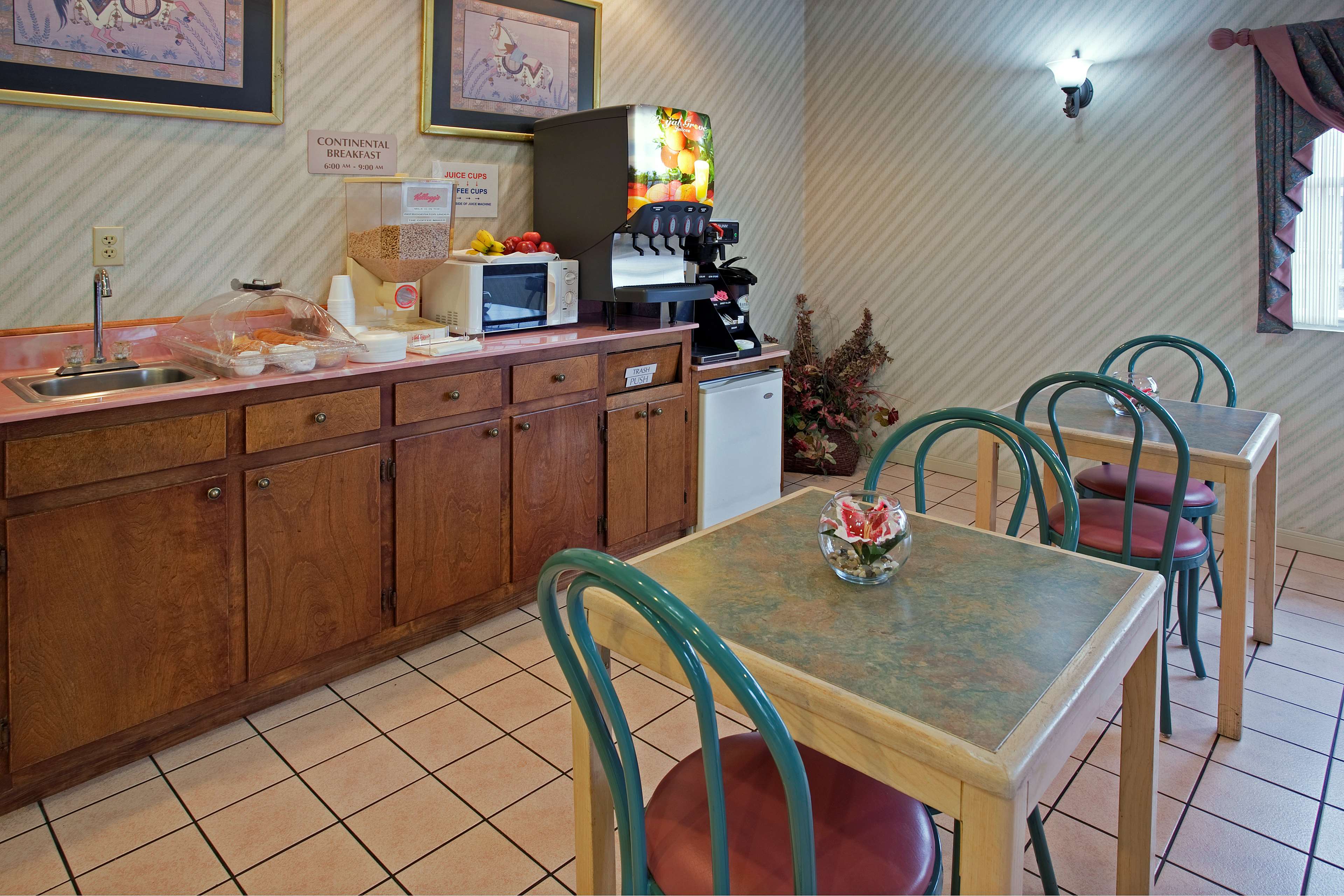 Red Roof Inn Columbia, TN