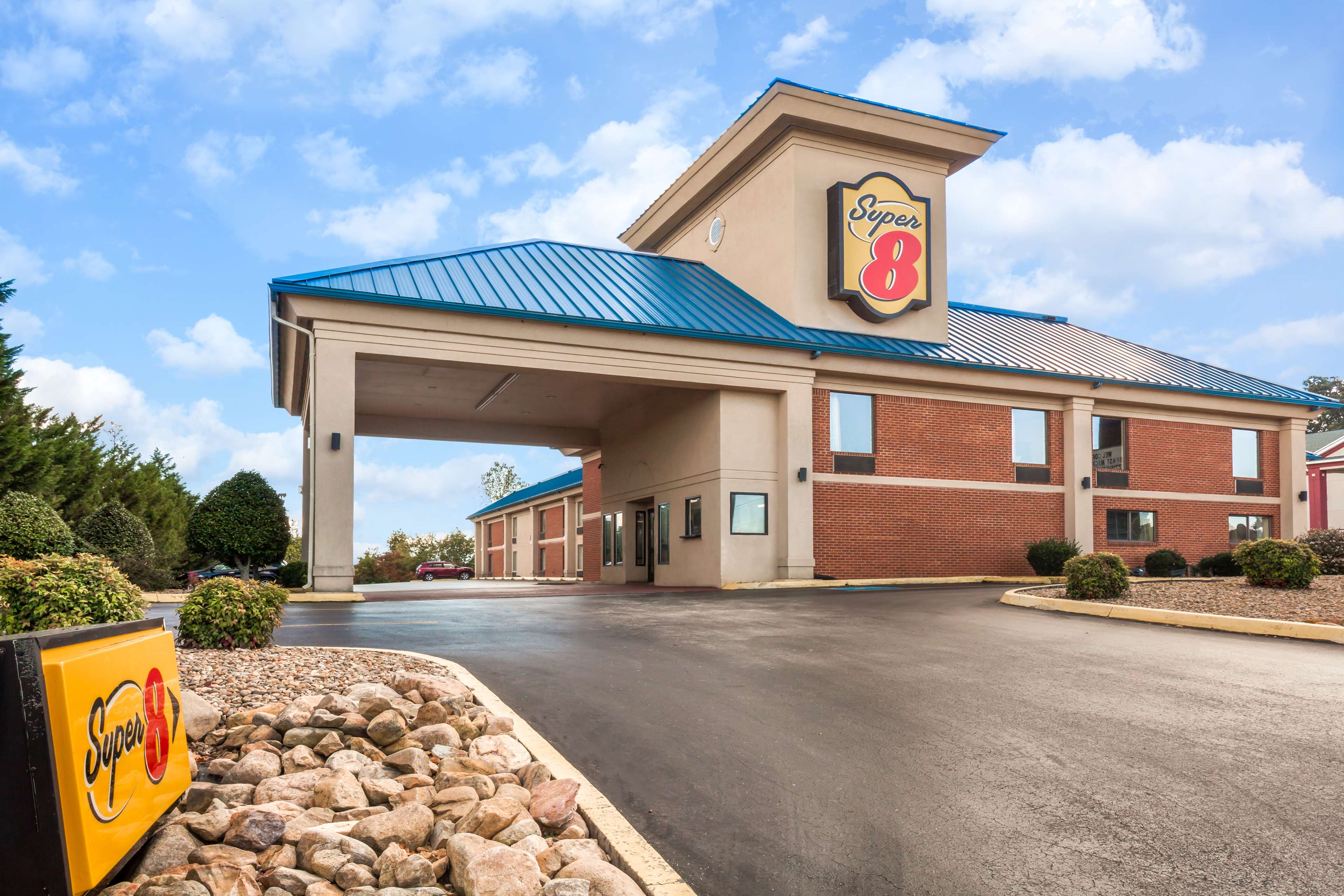 Super 8 by Wyndham Dandridge