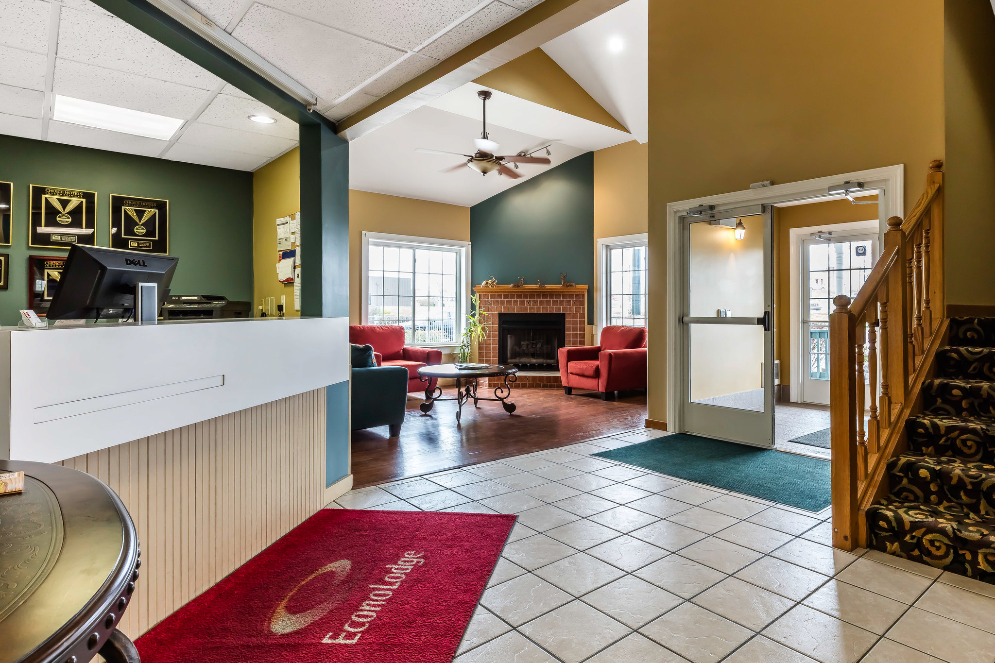 Econo Lodge Inn And Suites