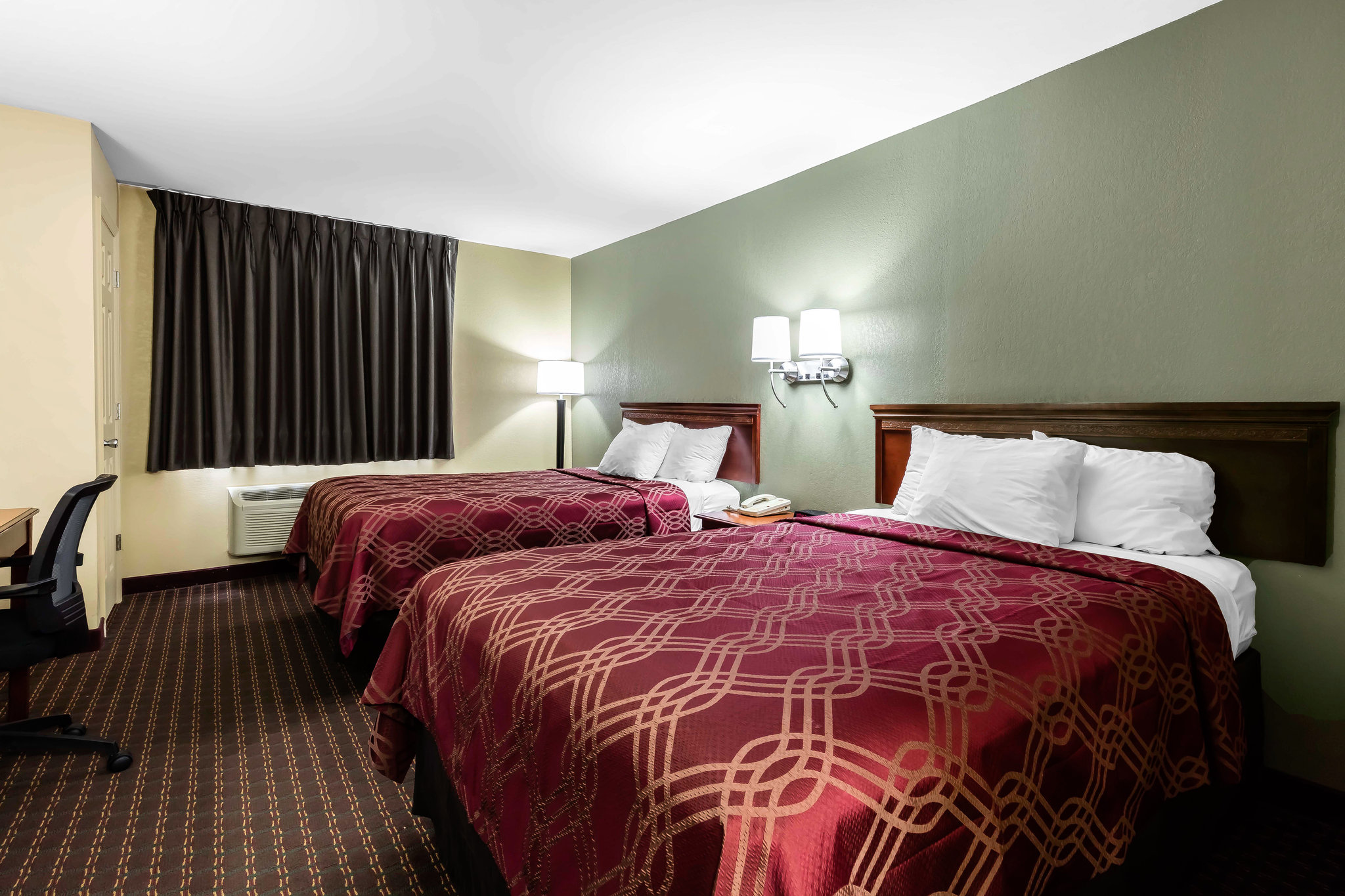 Econo Lodge Inn And Suites