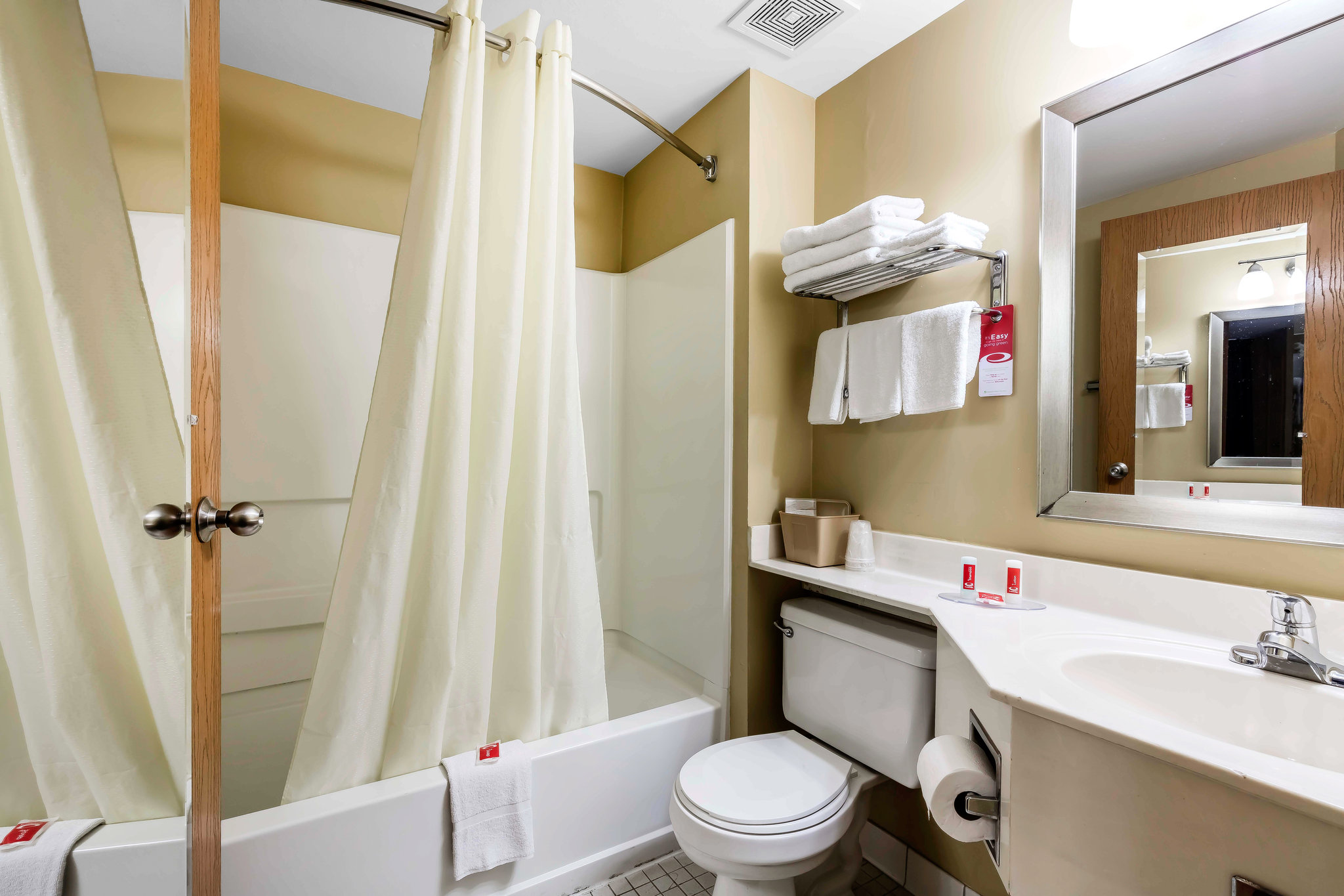 Econo Lodge Inn And Suites