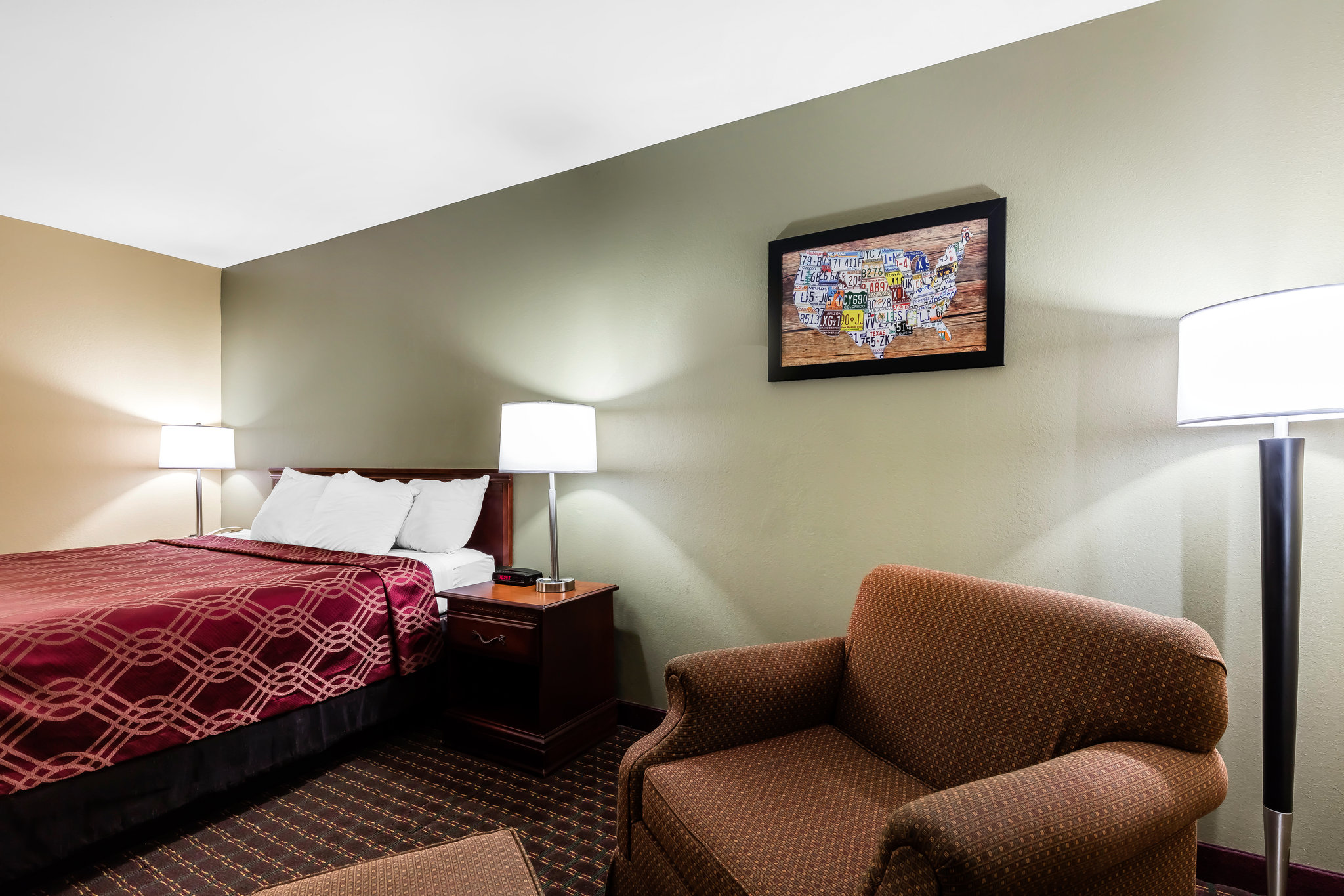 Econo Lodge Inn And Suites