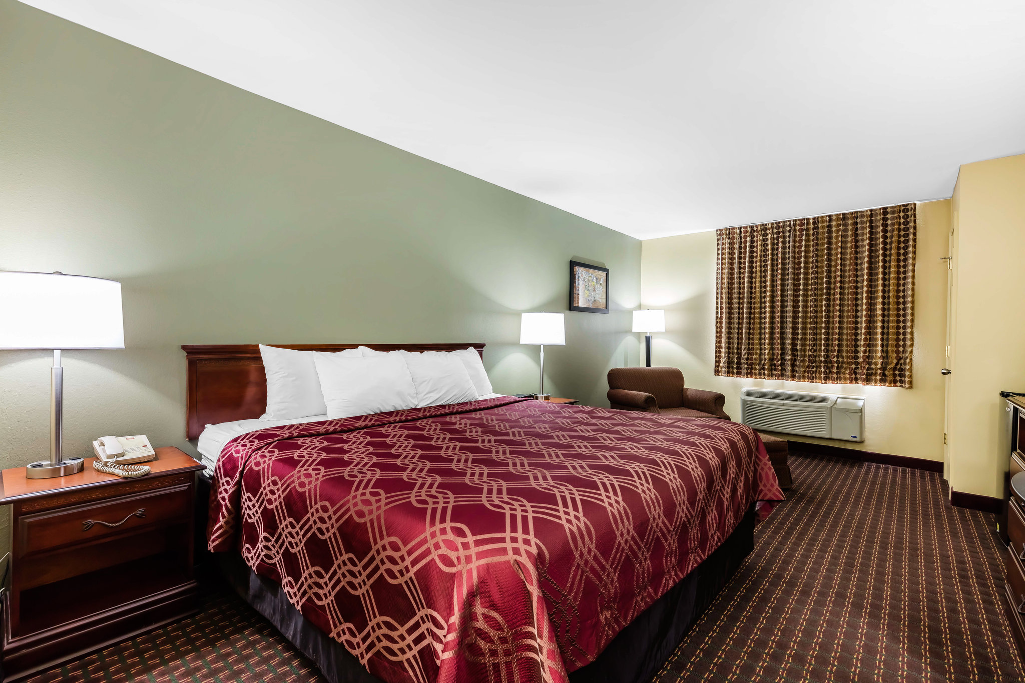 Econo Lodge Inn And Suites