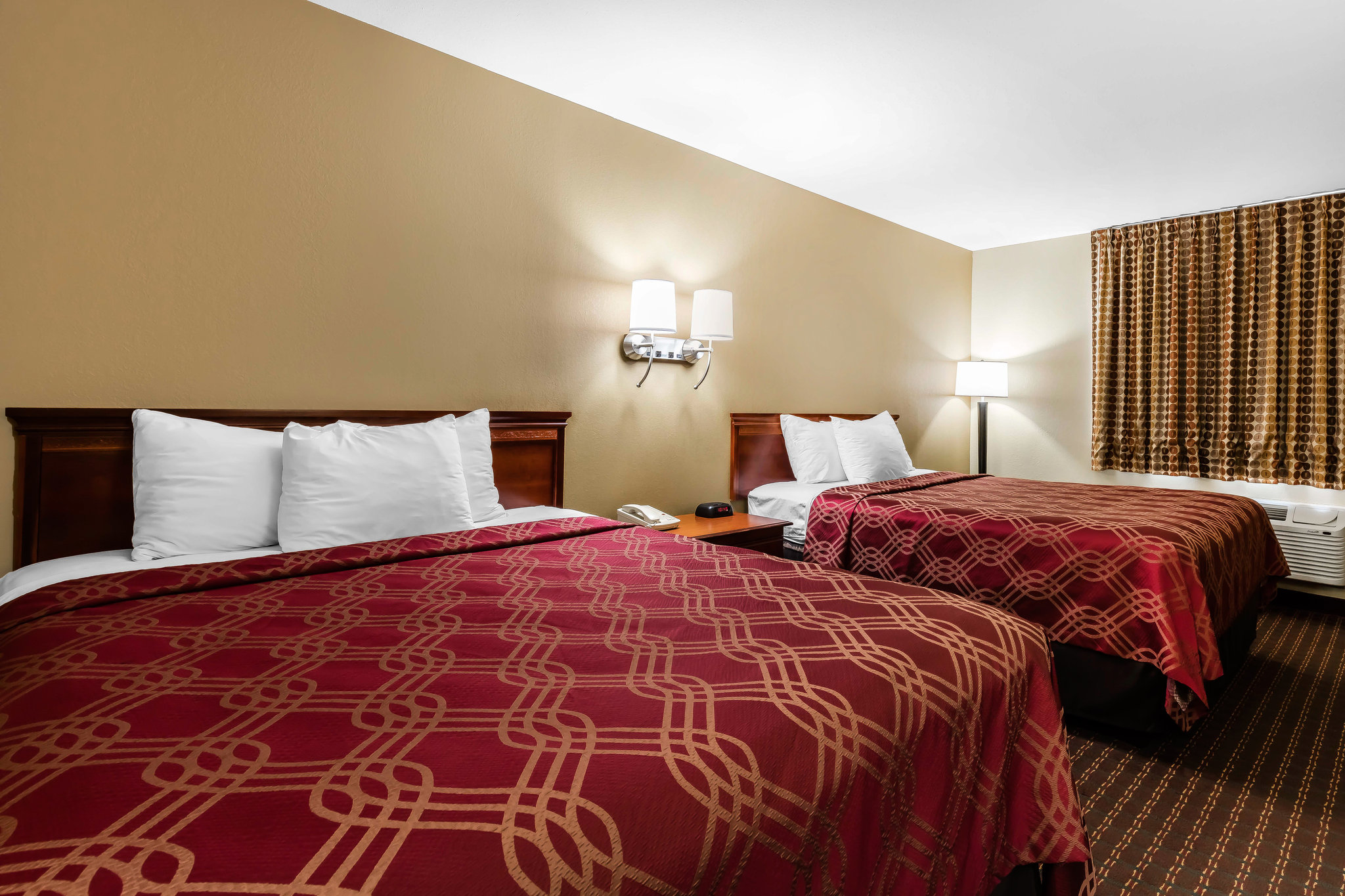 Econo Lodge Inn And Suites