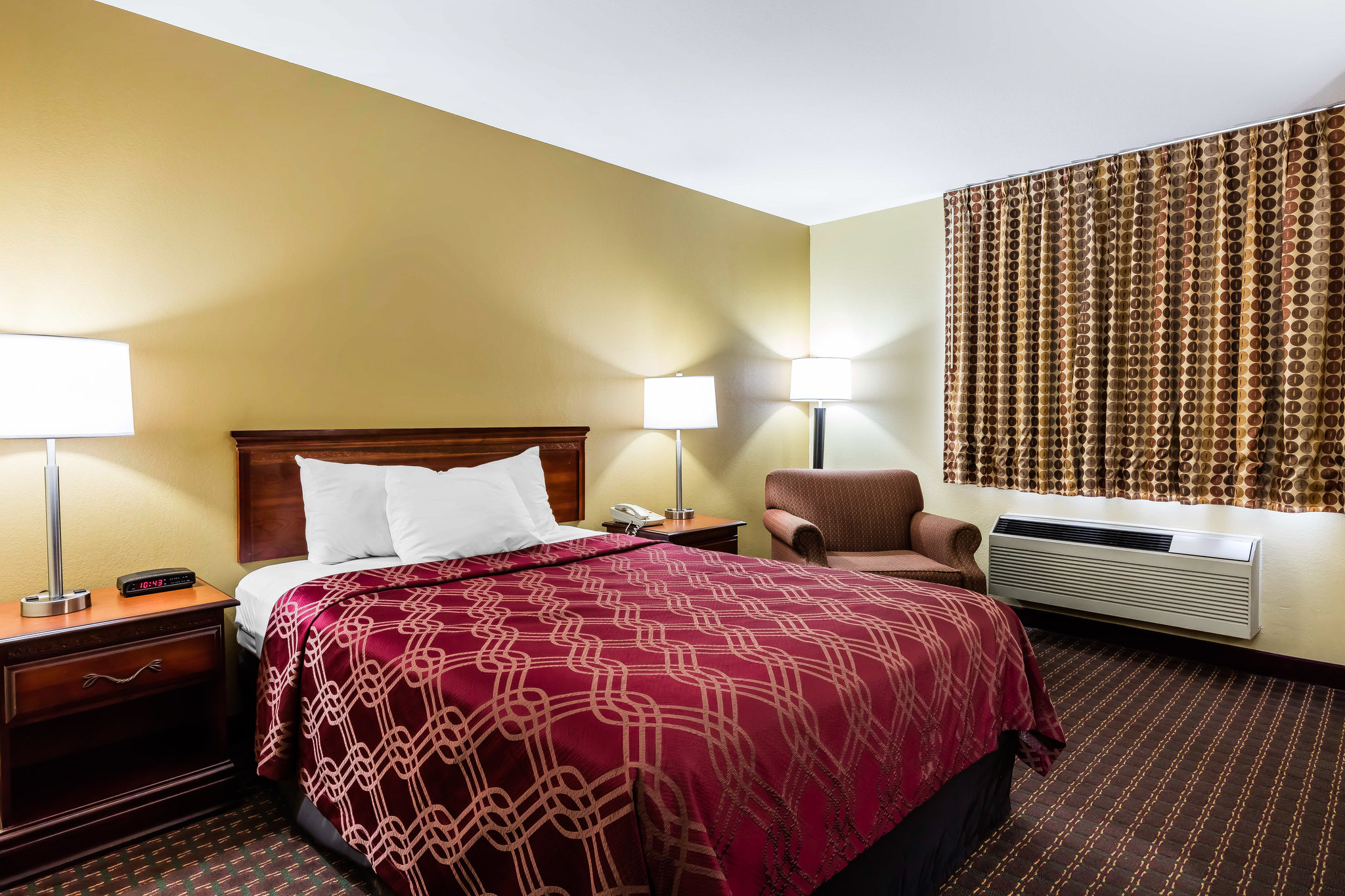 Econo Lodge Inn And Suites