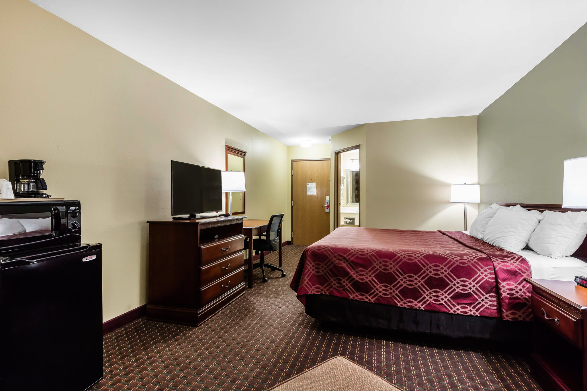 Econo Lodge Inn And Suites