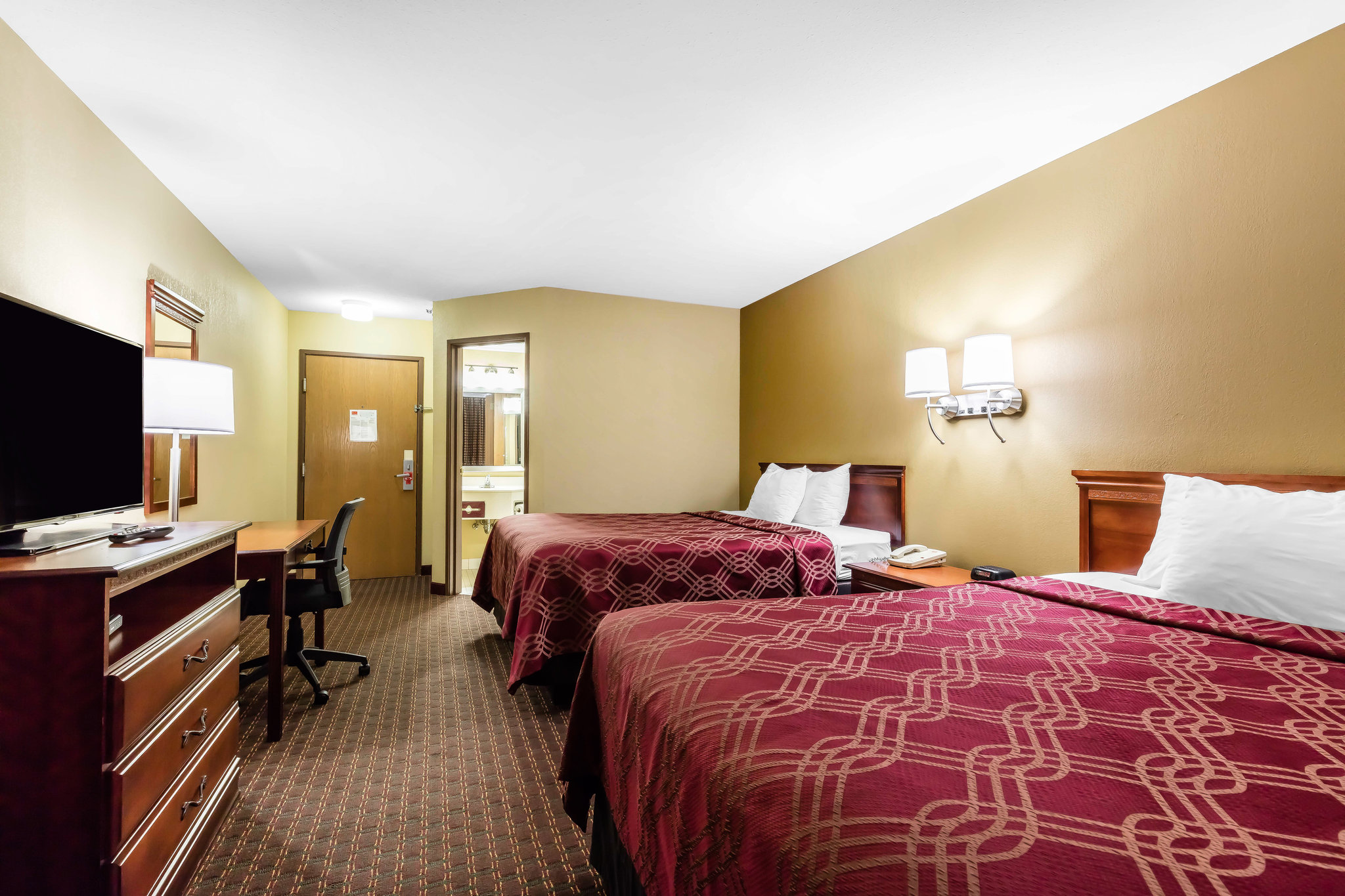 Econo Lodge Inn And Suites