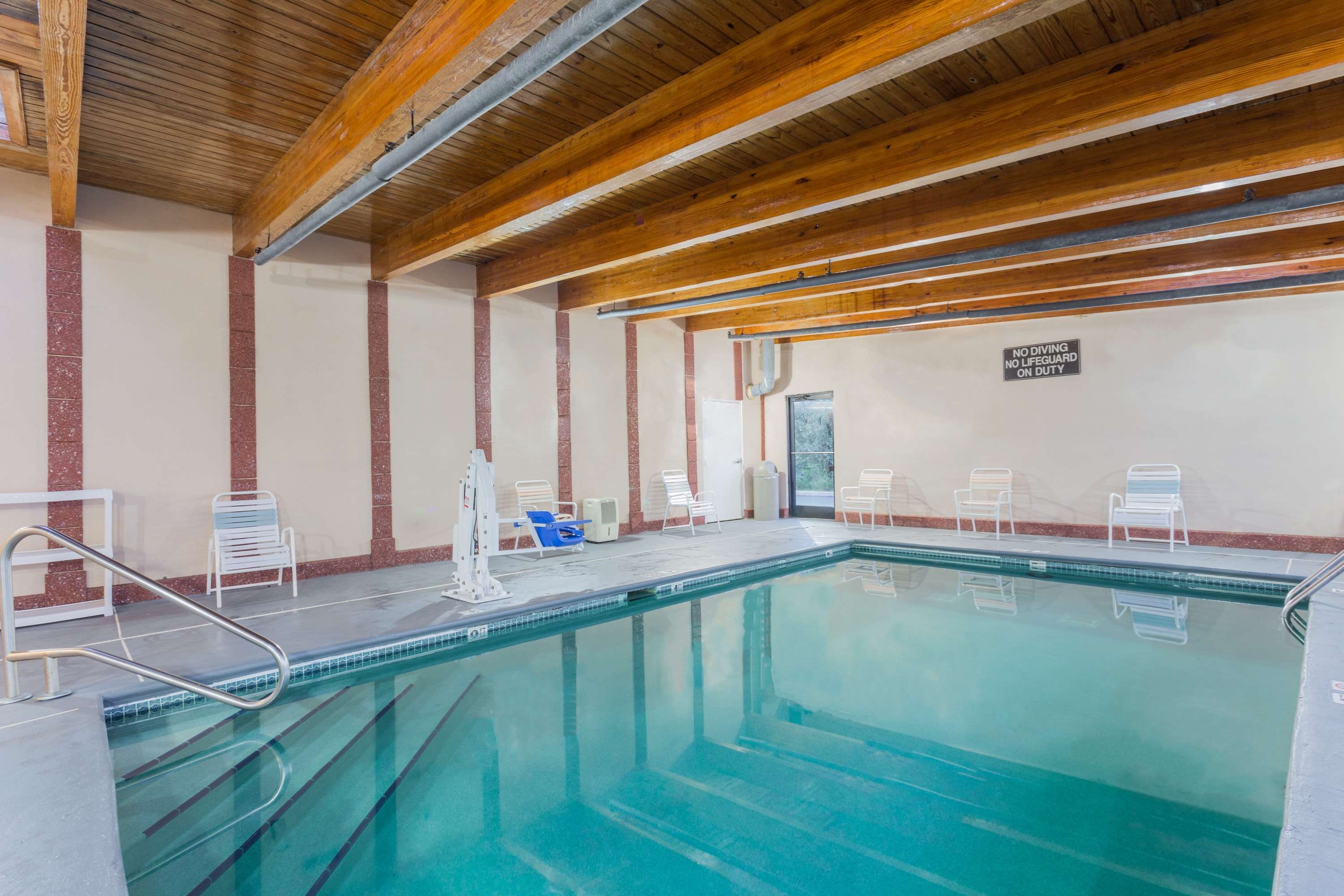 Super 8 by Wyndham Dickson