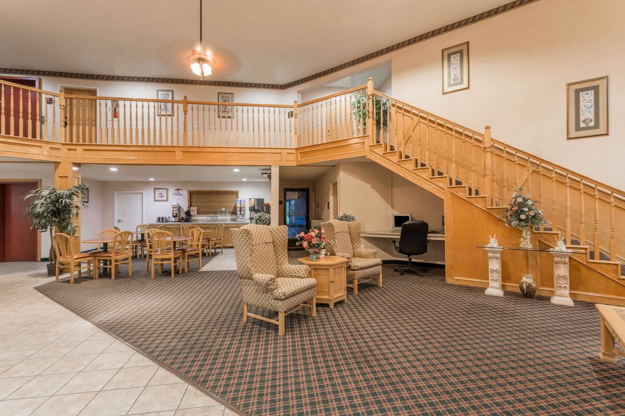 Super 8 by Wyndham Dickson