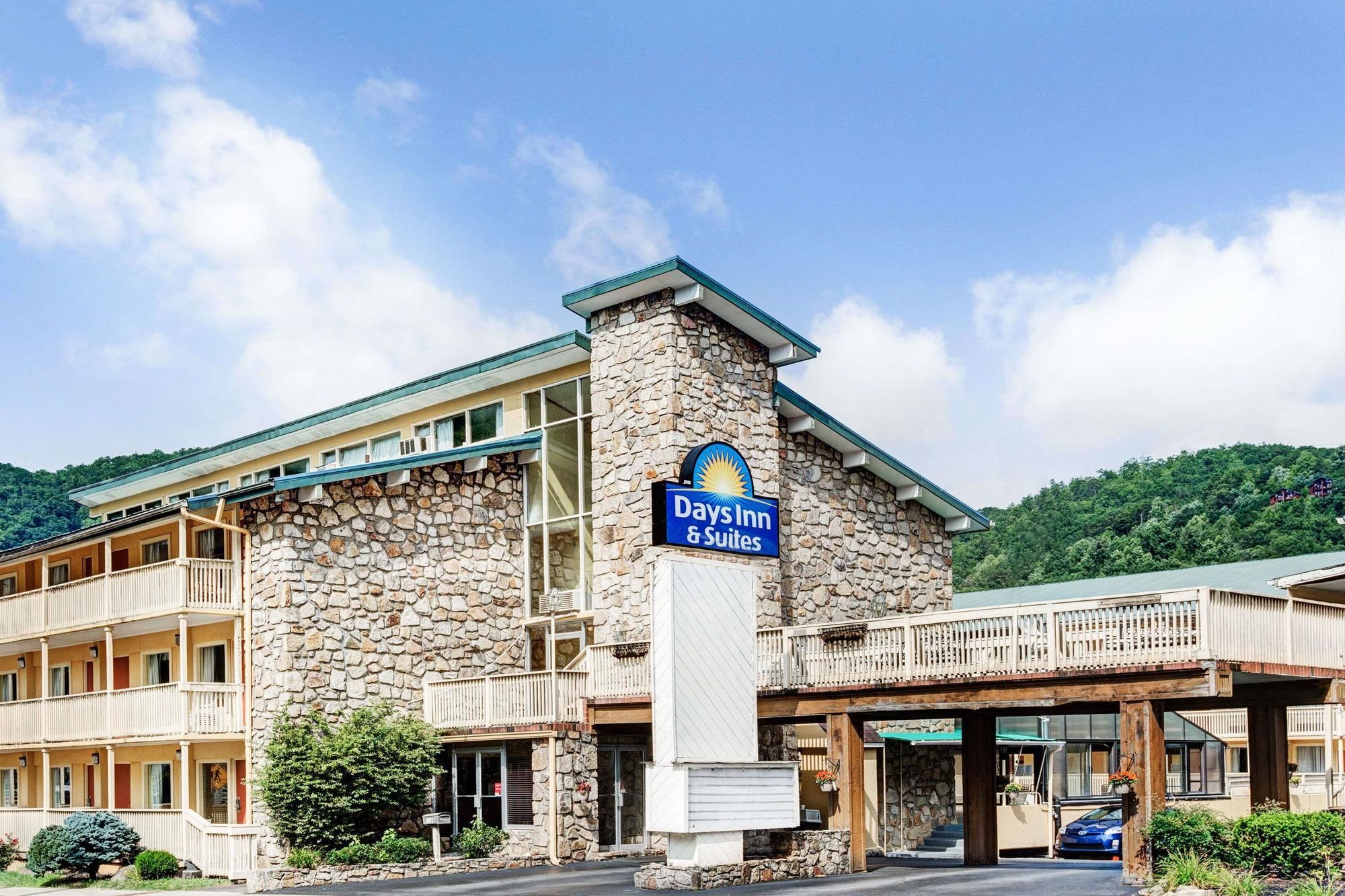 Days Inn & Suites by Wyndham Downtown Gatlinburg Parkway