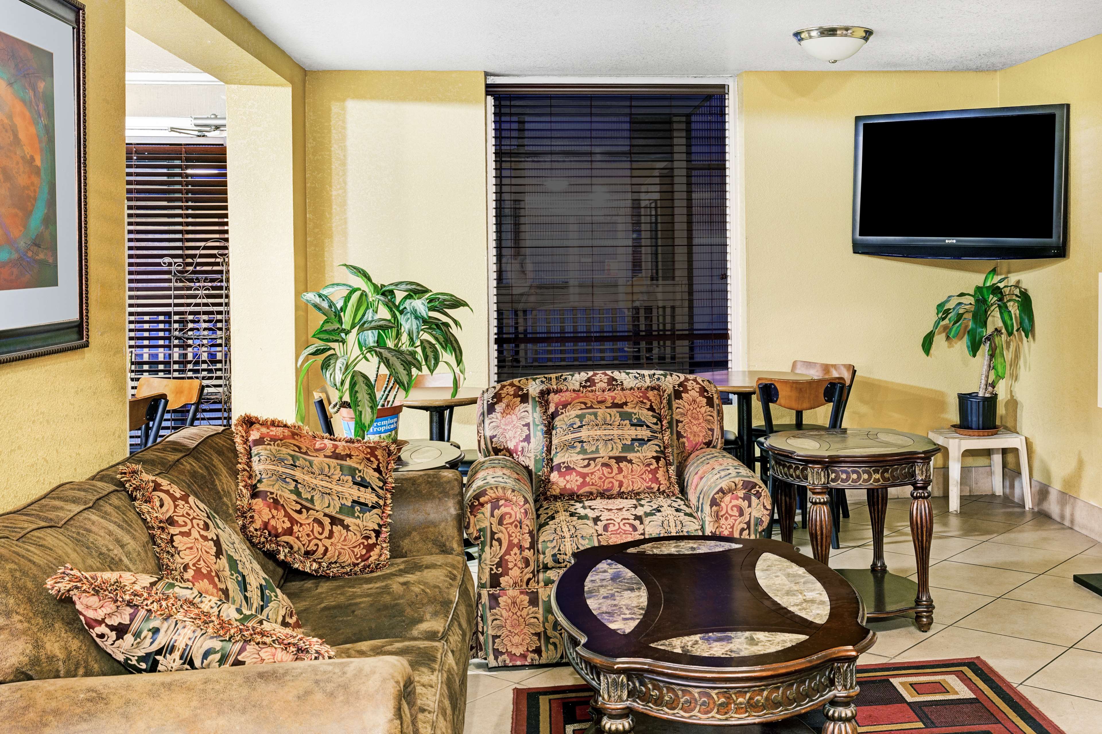 Days Inn & Suites by Wyndham Downtown Gatlinburg Parkway