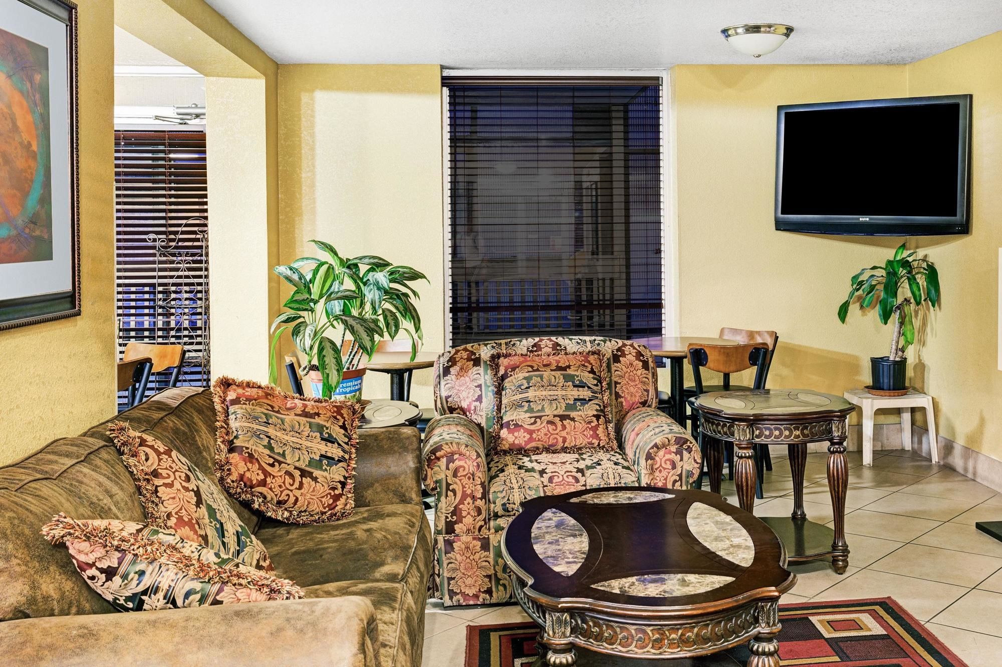 Days Inn & Suites by Wyndham Downtown Gatlinburg Parkway