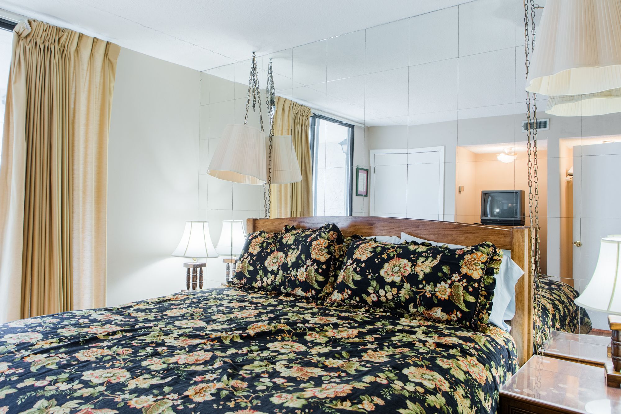 Oak Square Condominiums