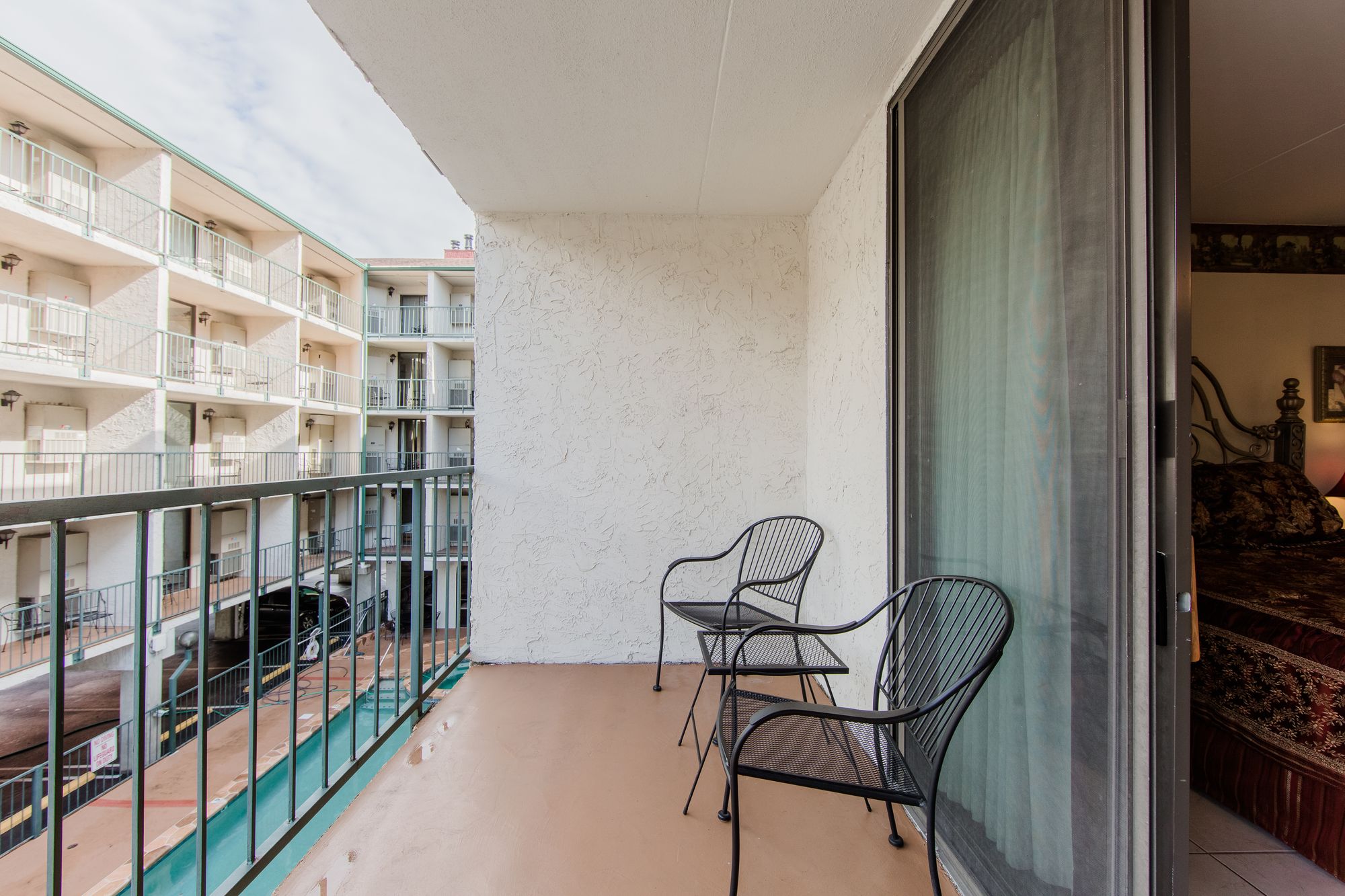 Oak Square Condominiums