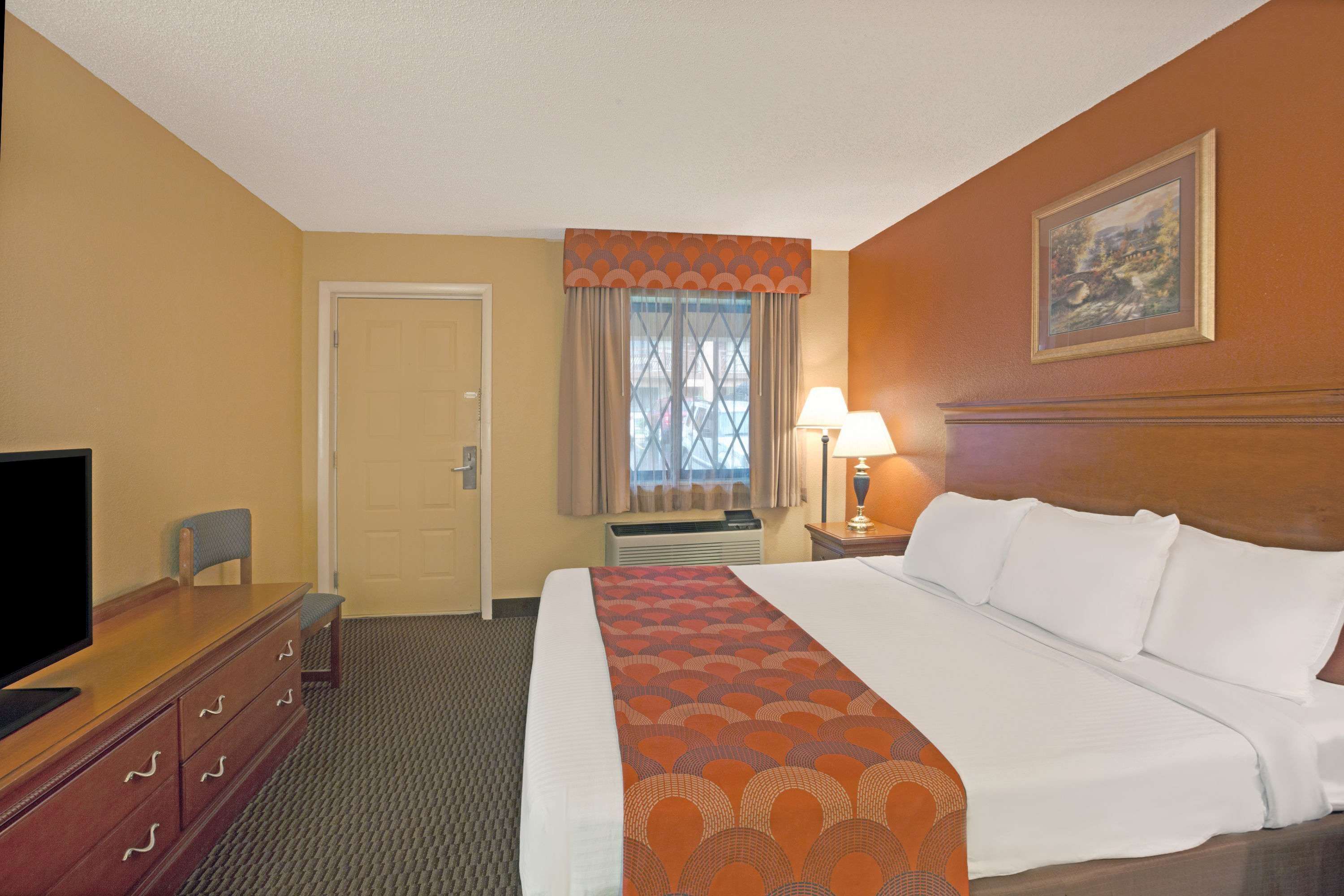 Super 8 by Wyndham Downtown Gatlinburg at Convention Center