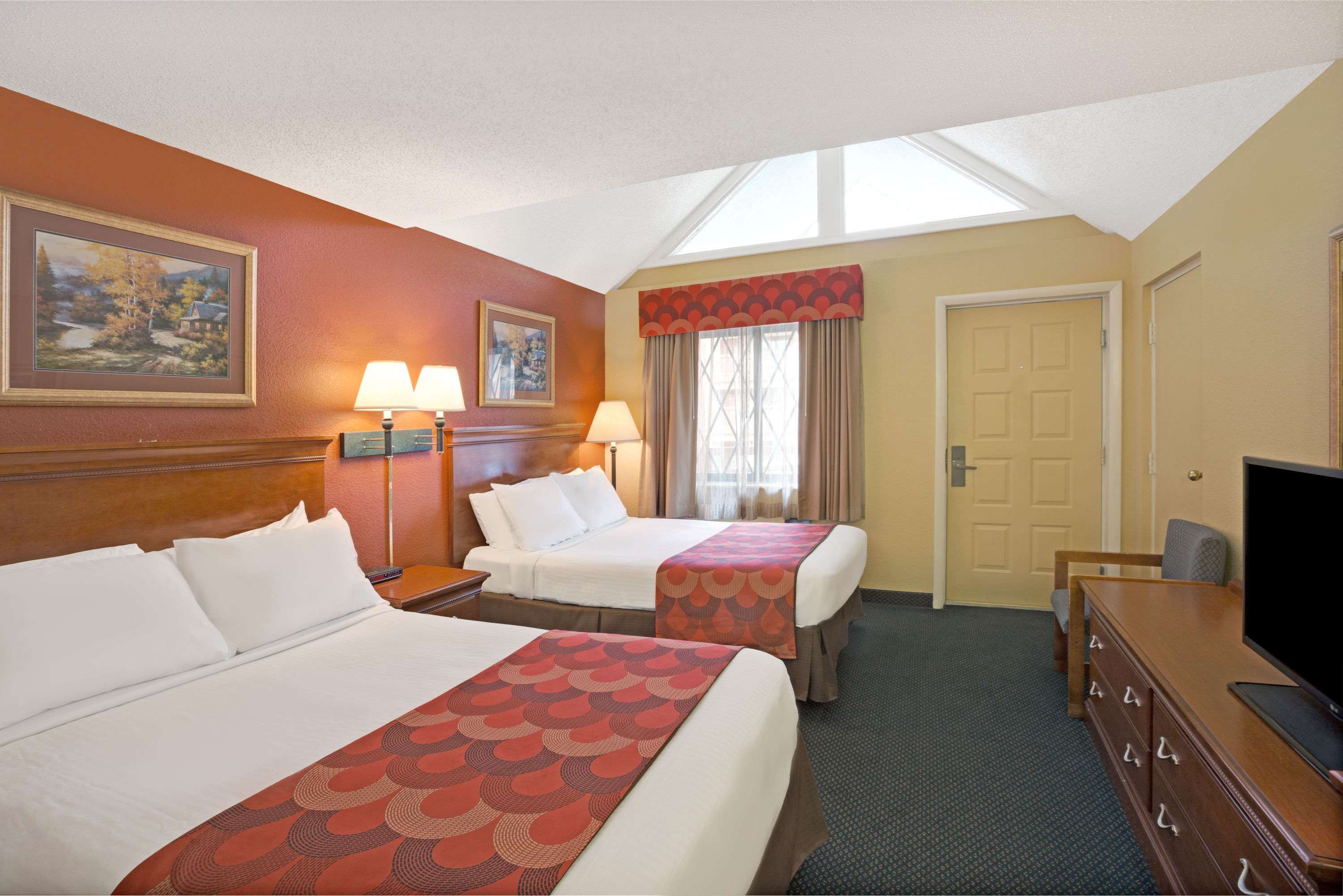 Super 8 by Wyndham Downtown Gatlinburg at Convention Center