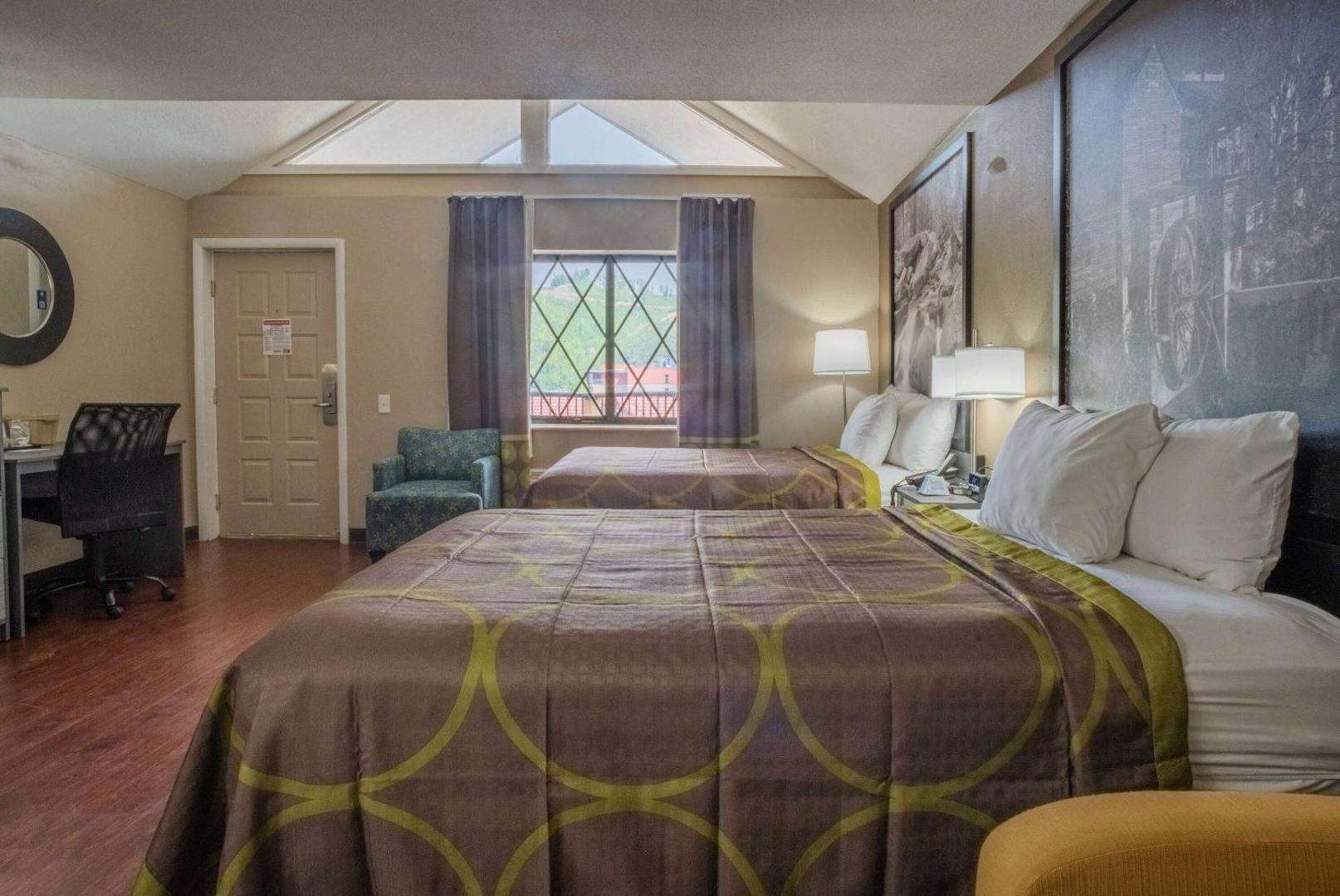 Super 8 by Wyndham Downtown Gatlinburg at Convention Center