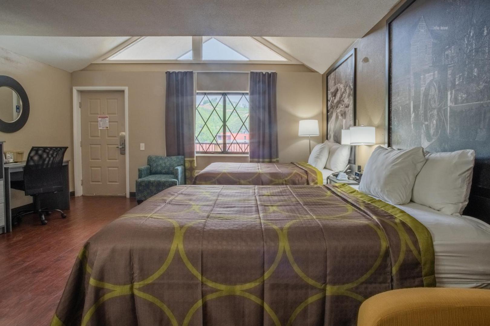 Super 8 by Wyndham Downtown Gatlinburg at Convention Center