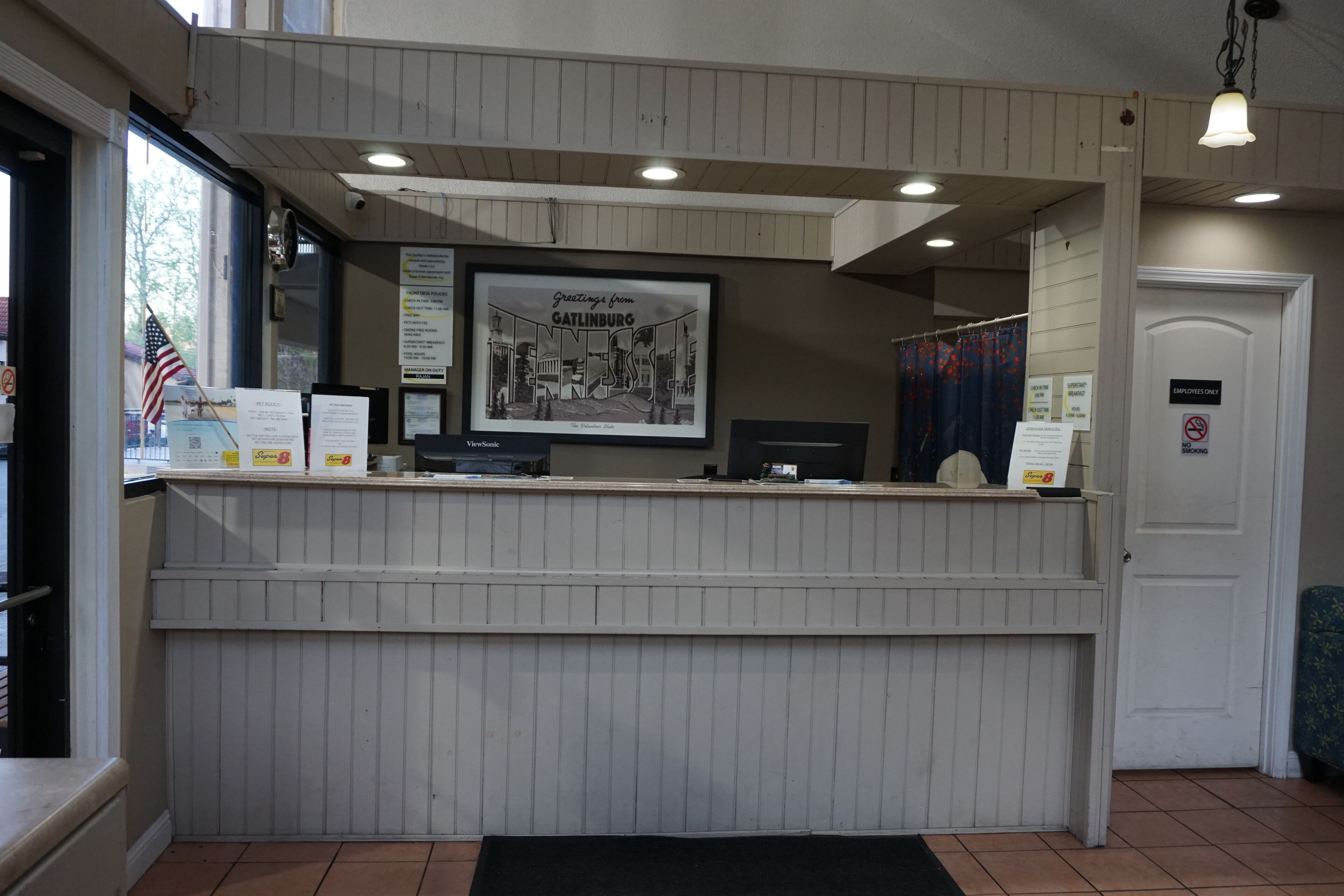 Super 8 by Wyndham Downtown Gatlinburg at Convention Center