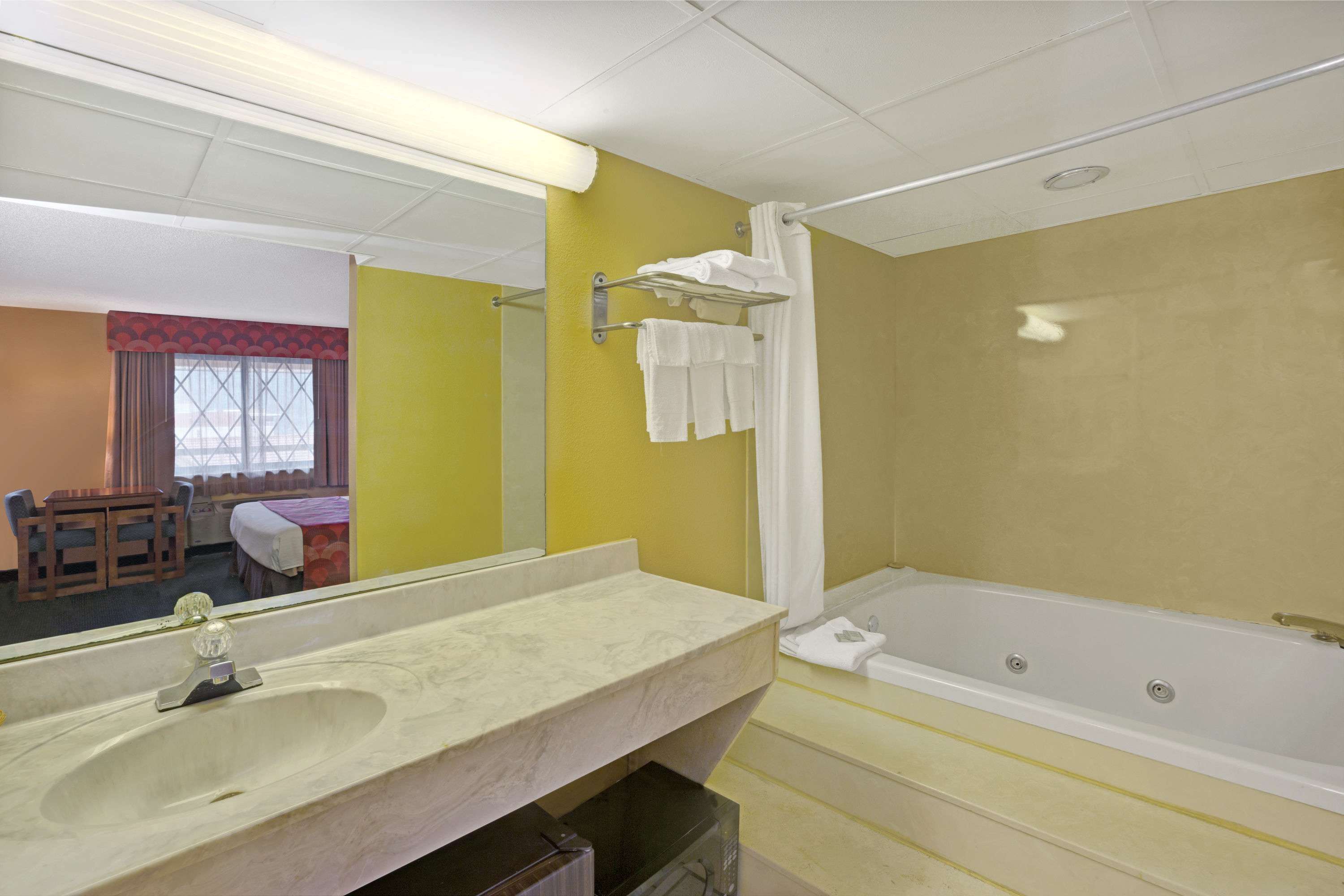 Super 8 by Wyndham Downtown Gatlinburg at Convention Center