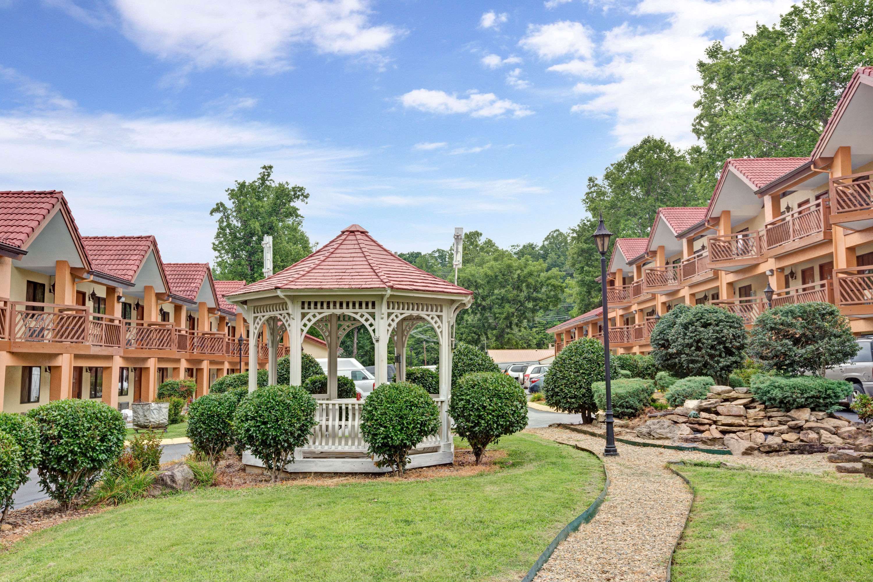 Super 8 by Wyndham Downtown Gatlinburg at Convention Center