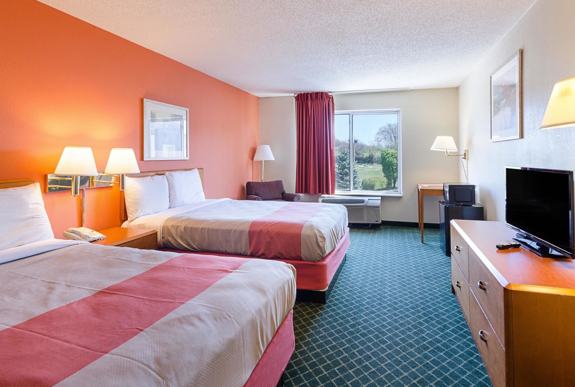 Econo Lodge Inn & Suites