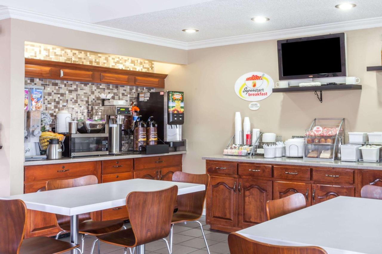 Super 8 by Wyndham Kingston