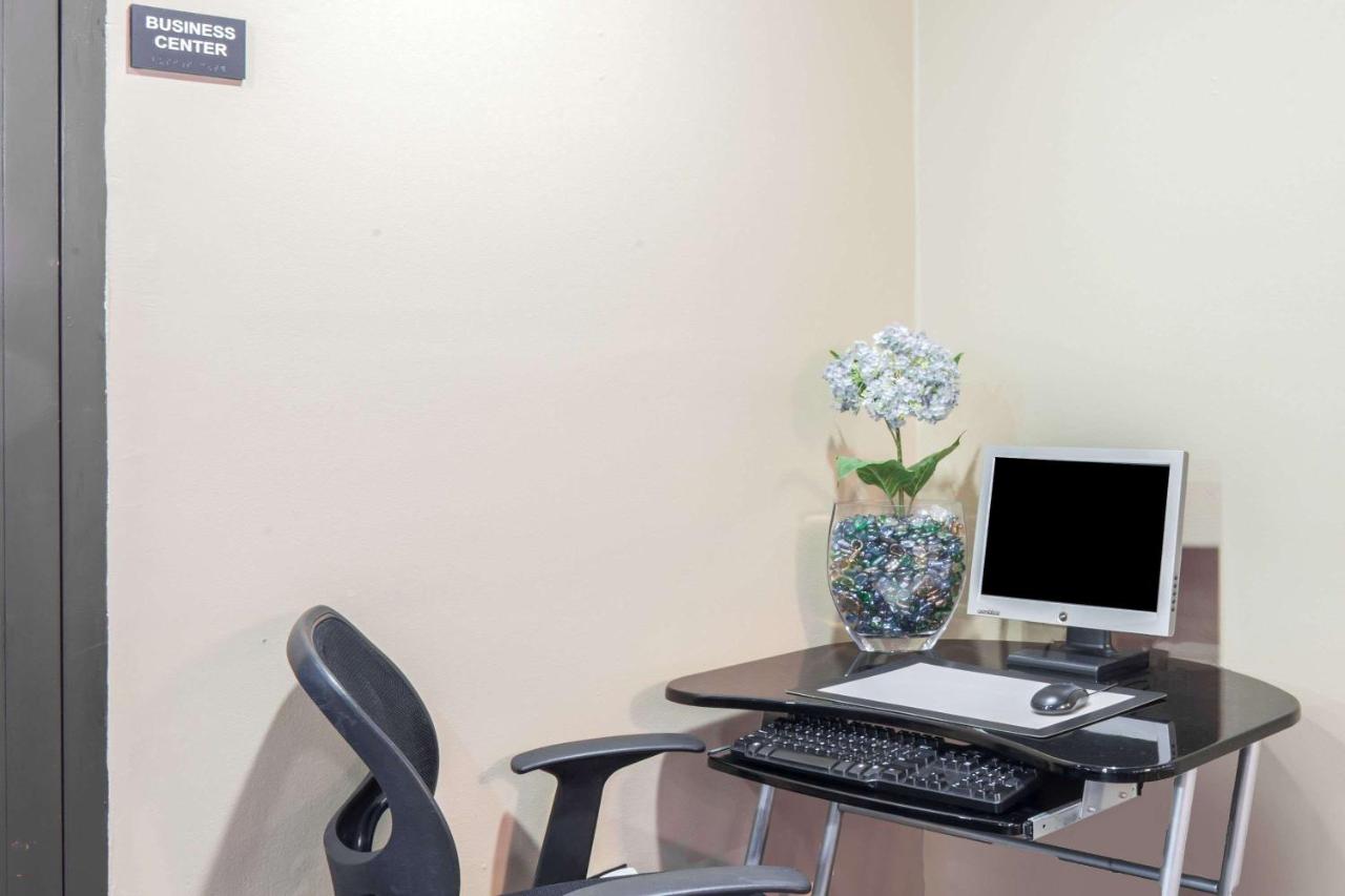 Super 8 by Wyndham Kingston